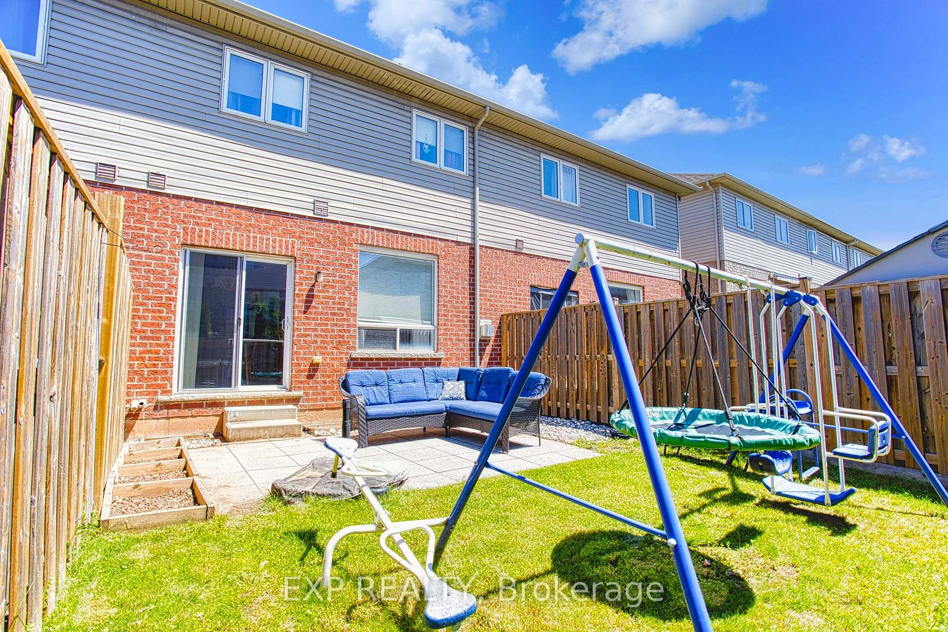 Photo 32 of 88 Palacebeach Trail, Hamilton, Lakeshore — HOMEH