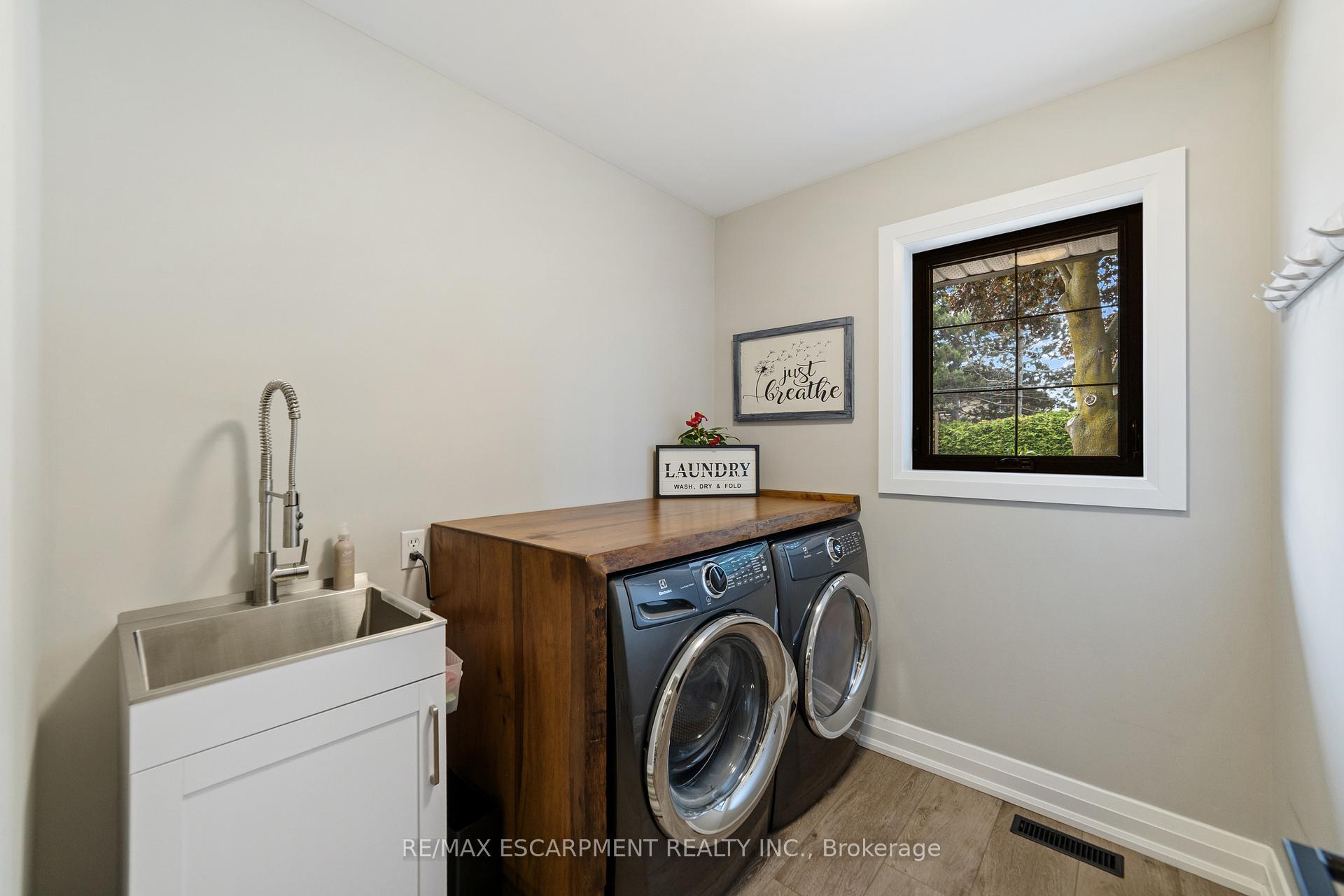 Photo 19 of 35 Garden Drive, Grimsby, Grimsby West — HOMEH