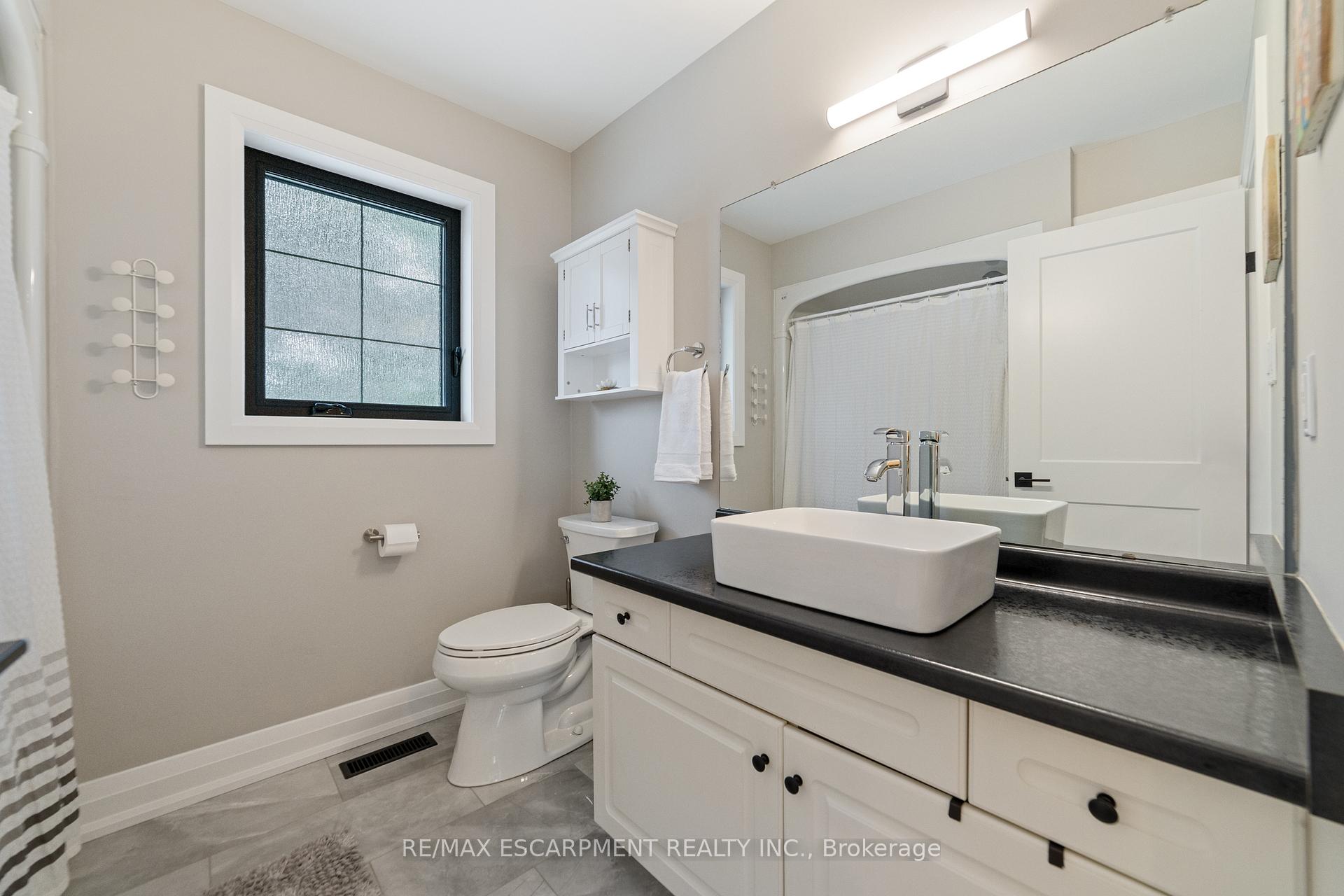 Photo 14 of 35 Garden Drive, Grimsby, Grimsby West — HOMEH