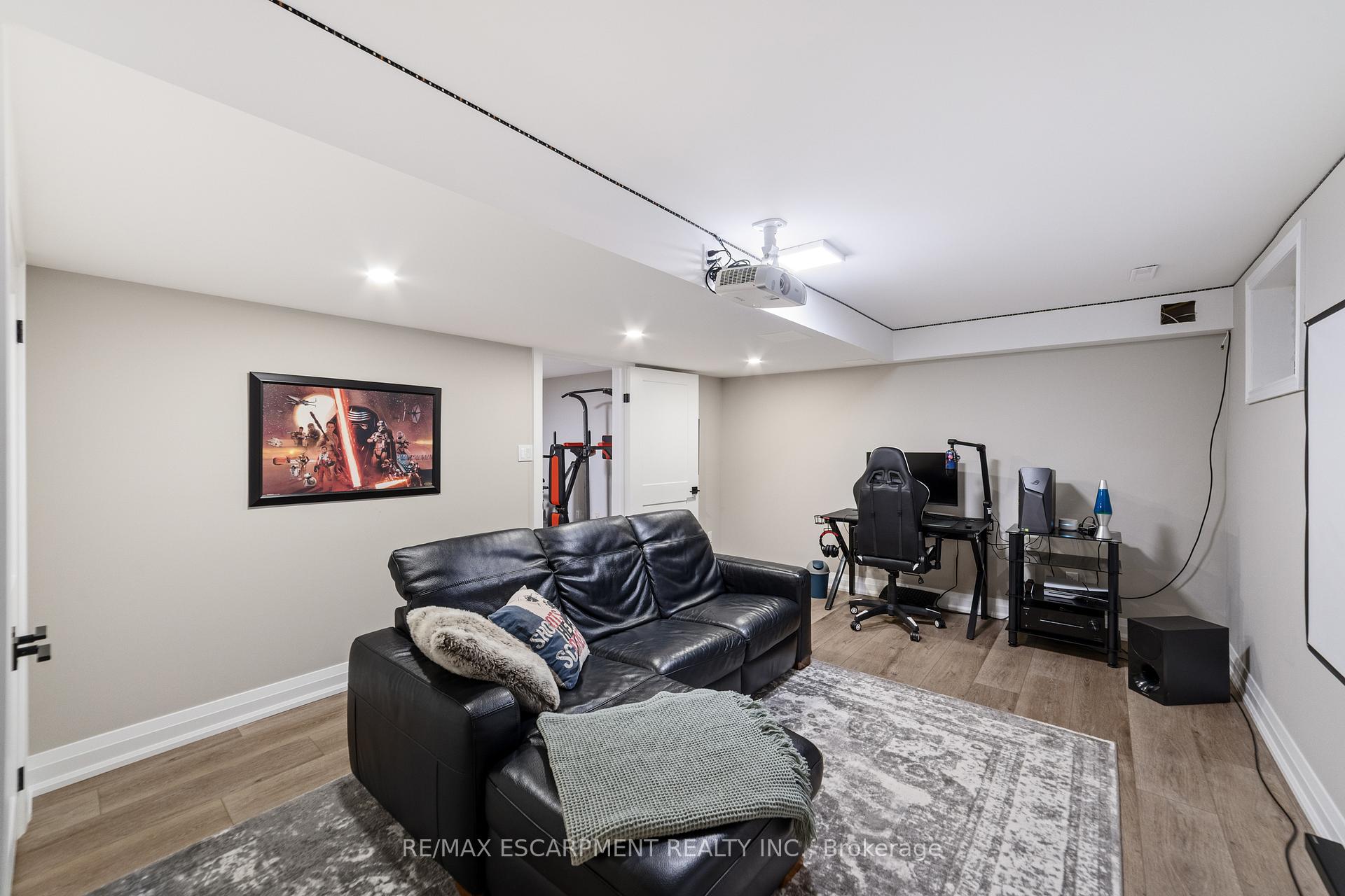 Photo 22 of 35 Garden Drive, Grimsby, Grimsby West — HOMEH