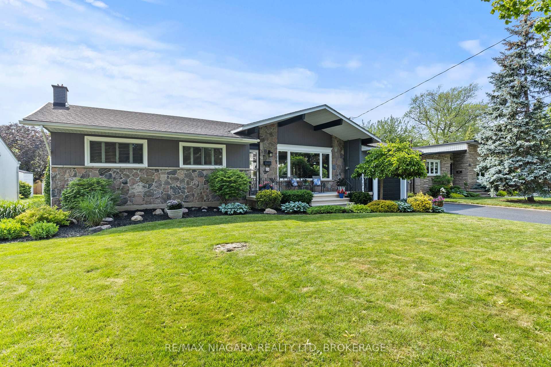 Photo 1 of 643 Vine Street, St. Catharines, Lakeshore — HOMEH
