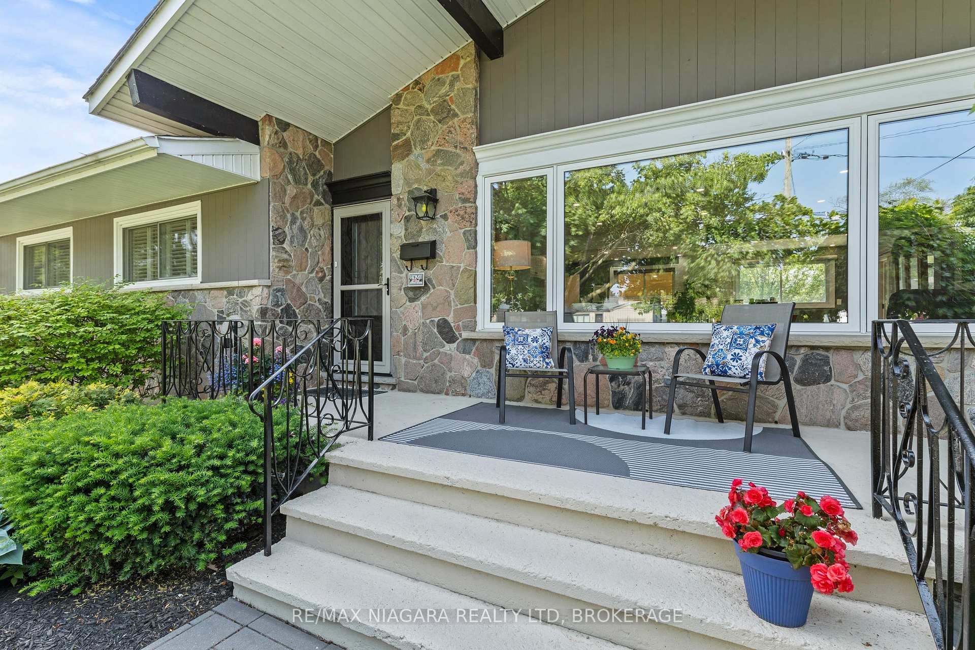 Photo 10 of 643 Vine Street, St. Catharines, Lakeshore — HOMEH