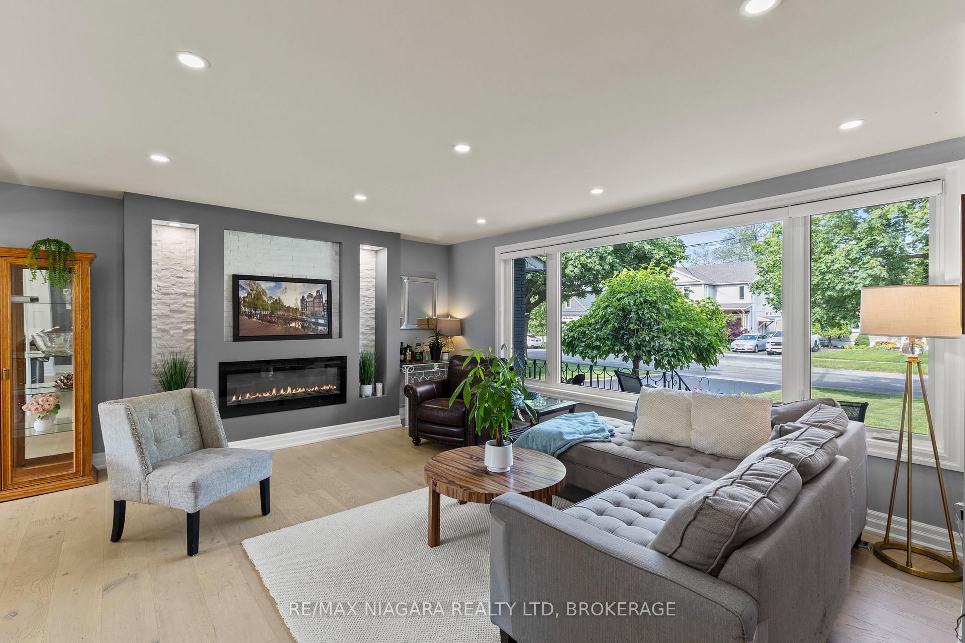 Photo 17 of 643 Vine Street, St. Catharines, Lakeshore — HOMEH