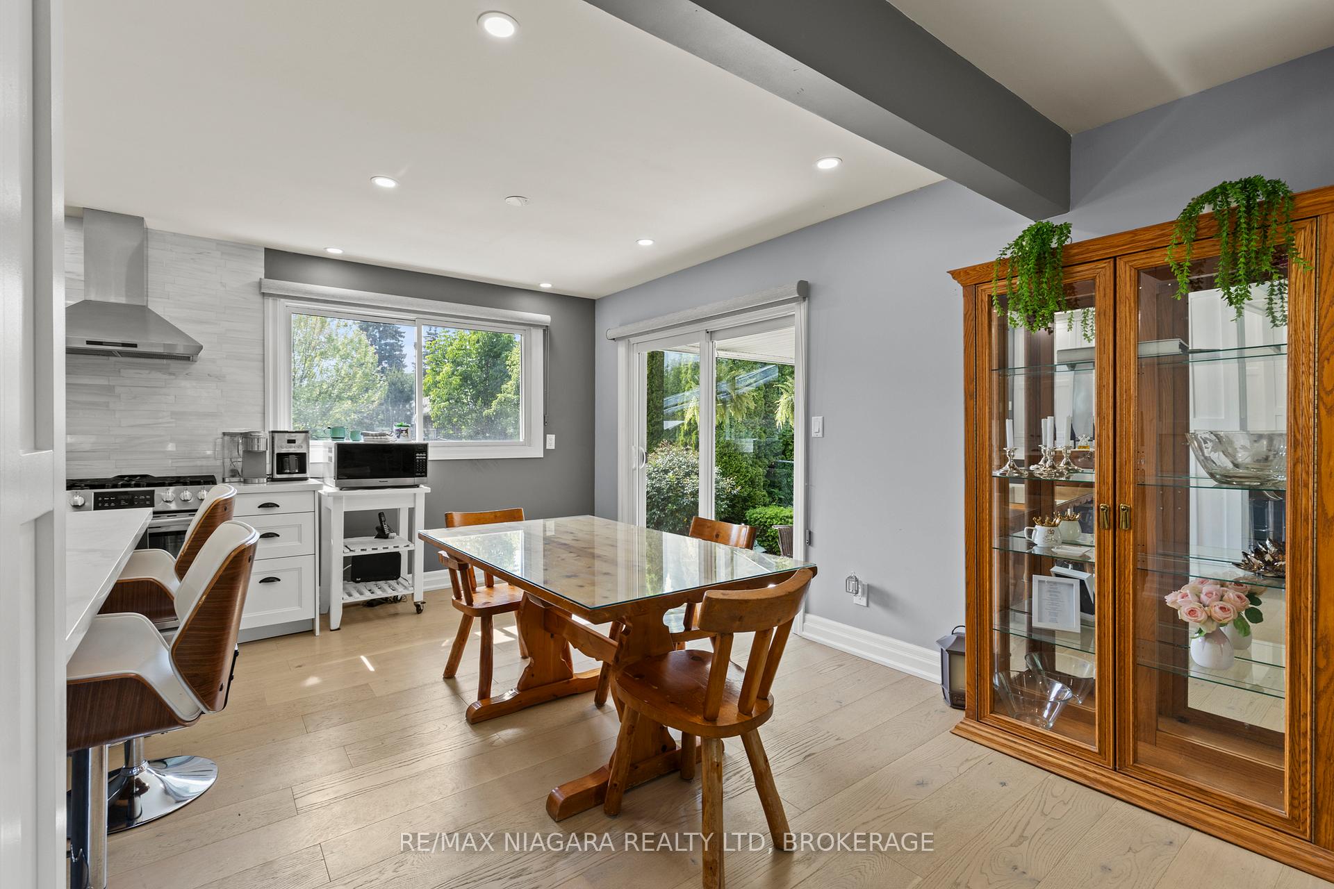 Photo 4 of 643 Vine Street, St. Catharines, Lakeshore — HOMEH