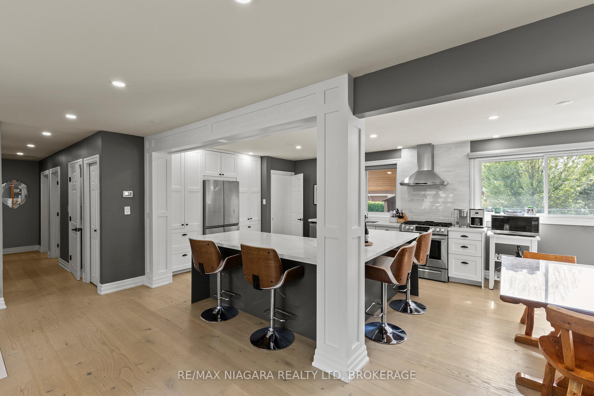 Photo 2 of 643 Vine Street, St. Catharines, Lakeshore — HOMEH