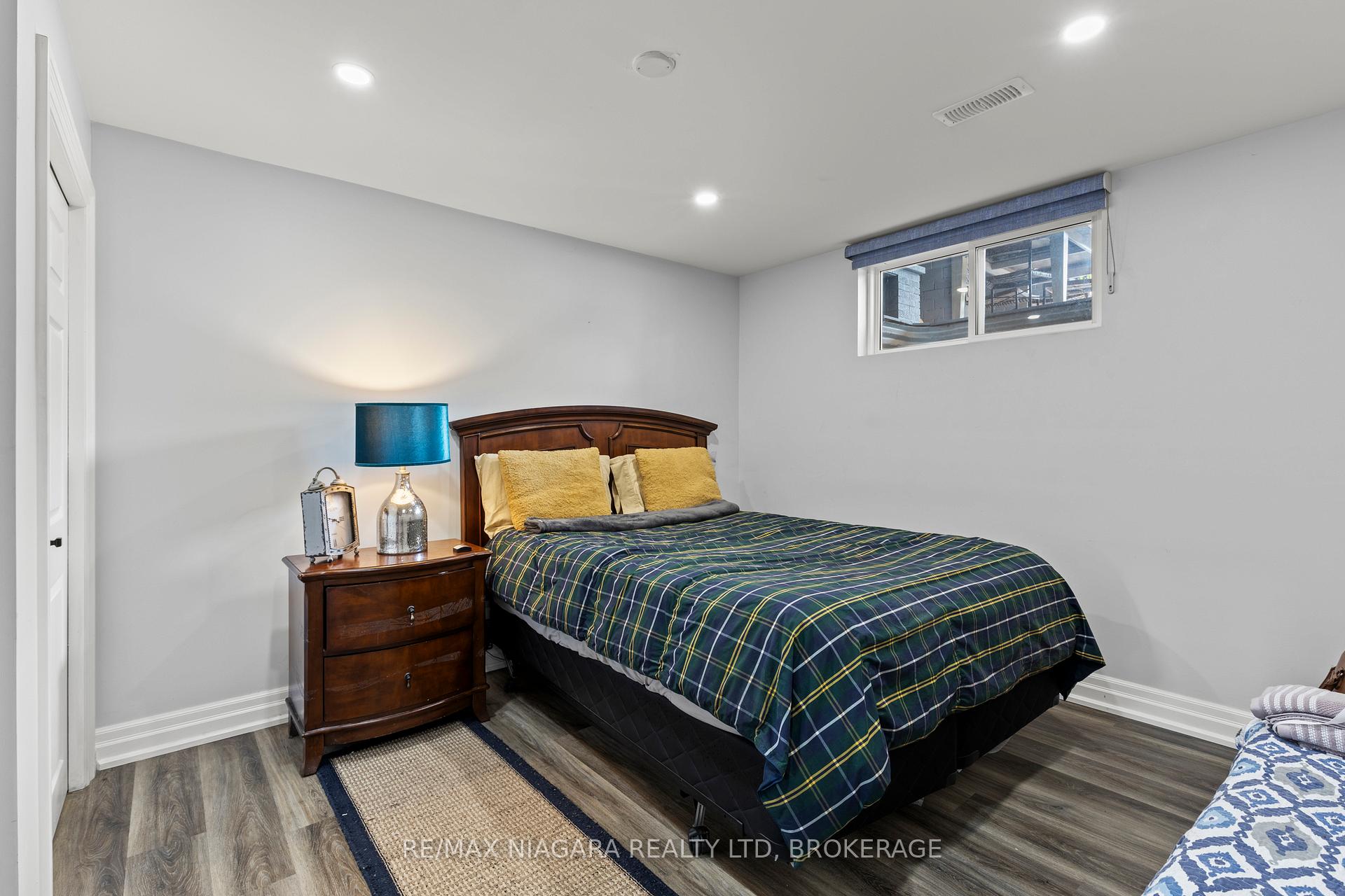 Photo 25 of 643 Vine Street, St. Catharines, Lakeshore — HOMEH