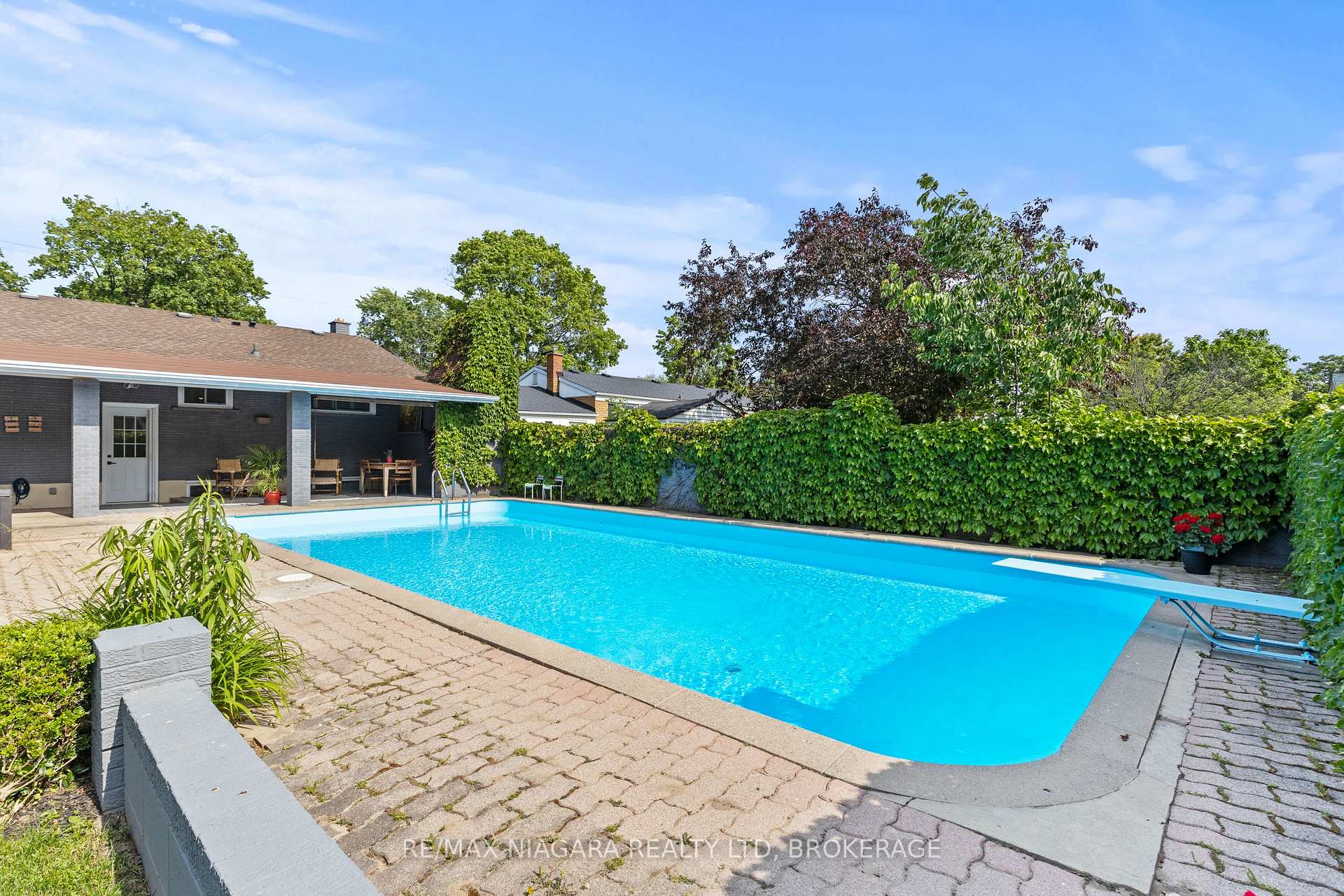 Photo 35 of 643 Vine Street, St. Catharines, Lakeshore — HOMEH