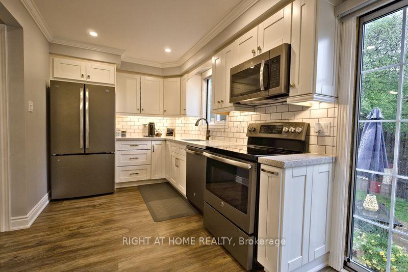 Photo 6 of 405 Fleetwood Drive, Oshawa, Eastdale — HOMEH