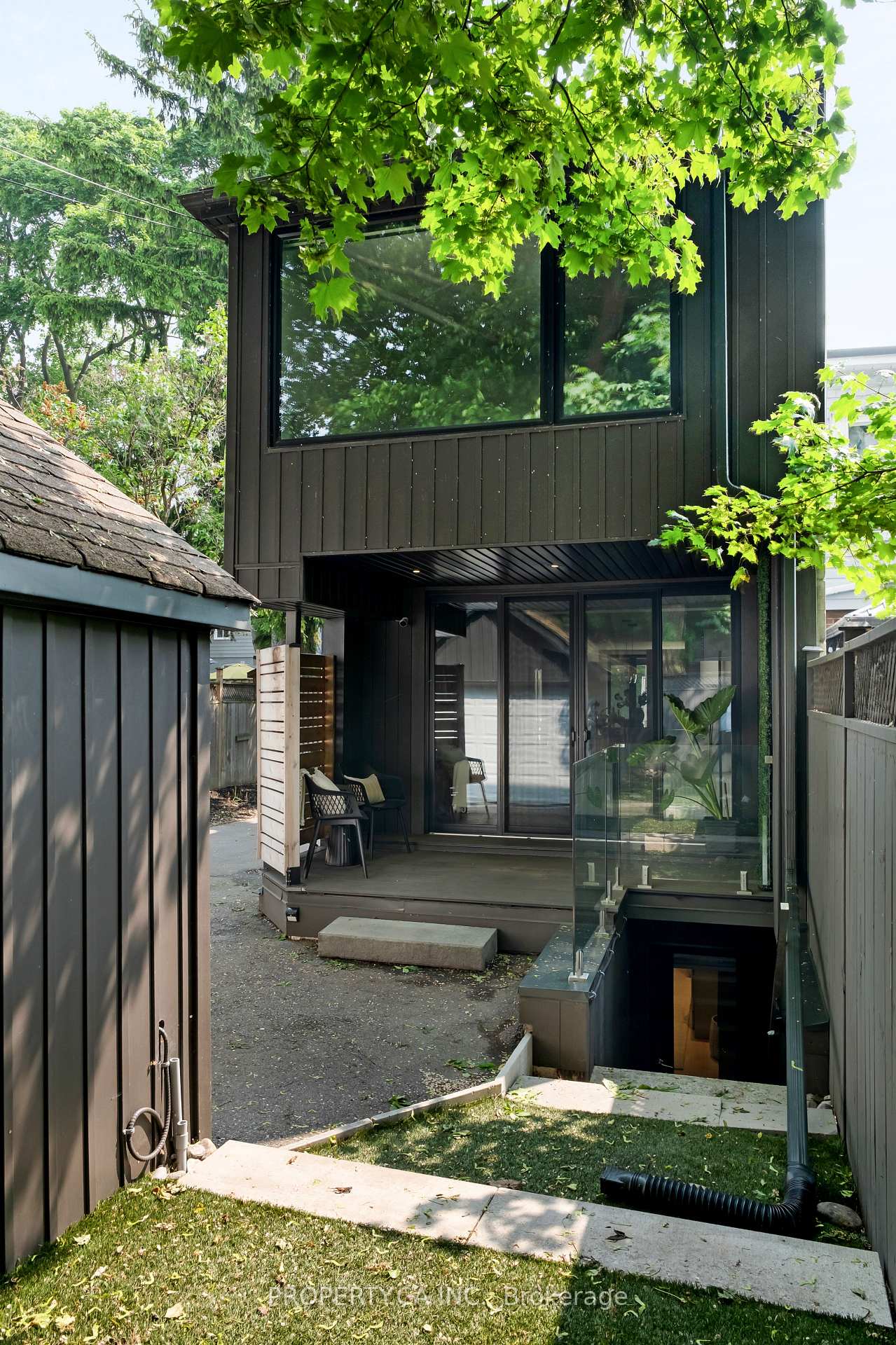 Photo 37 of 112 Billings Avenue, Toronto, Greenwood-Coxwell — HOMEH