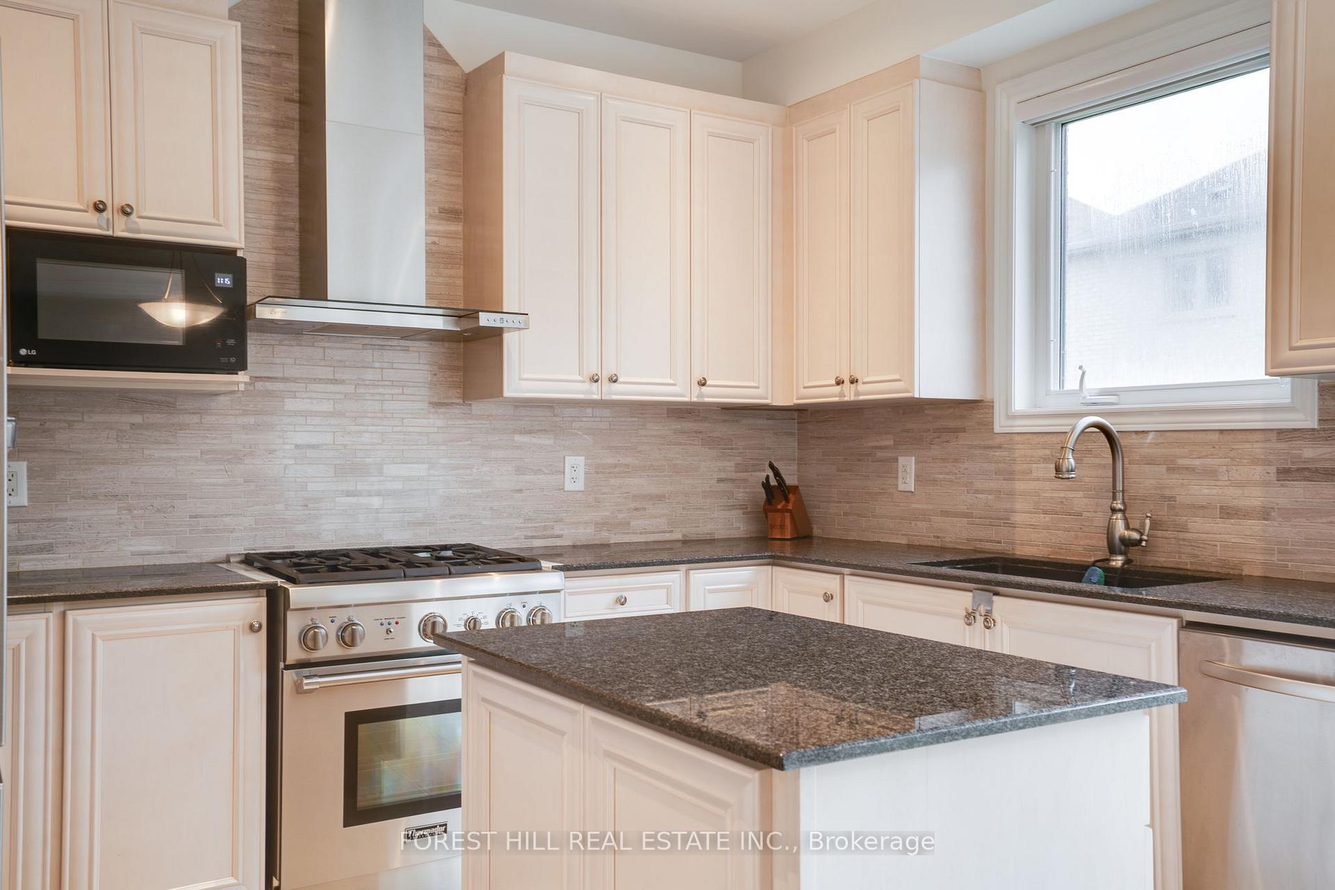Photo 4 of 127 Rumsey Road, Vaughan, Patterson — HOMEH