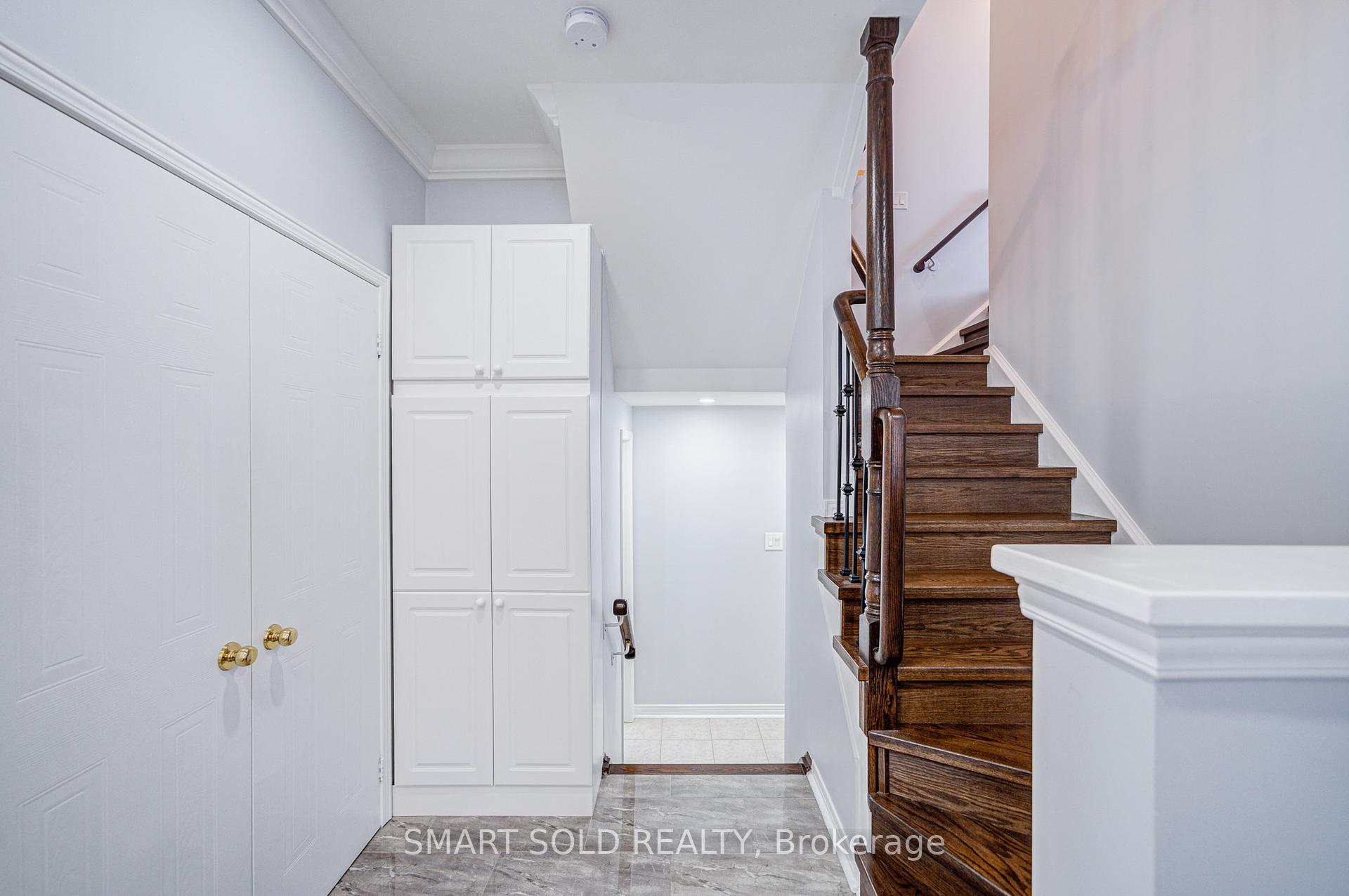 Photo 2 of 51 Houndsbrook Crescent, Markham, Markville — HOMEH