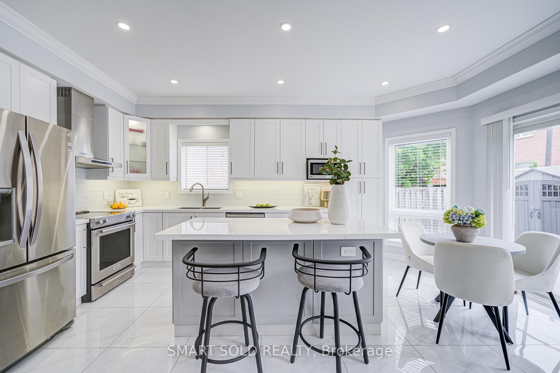 Photo 4 of 51 Houndsbrook Crescent, Markham, Markville — HOMEH