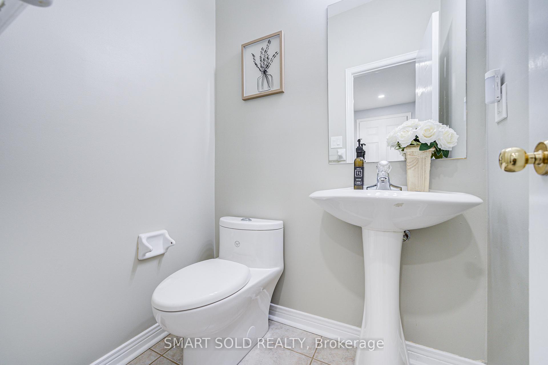 Photo 3 of 51 Houndsbrook Crescent, Markham, Markville — HOMEH