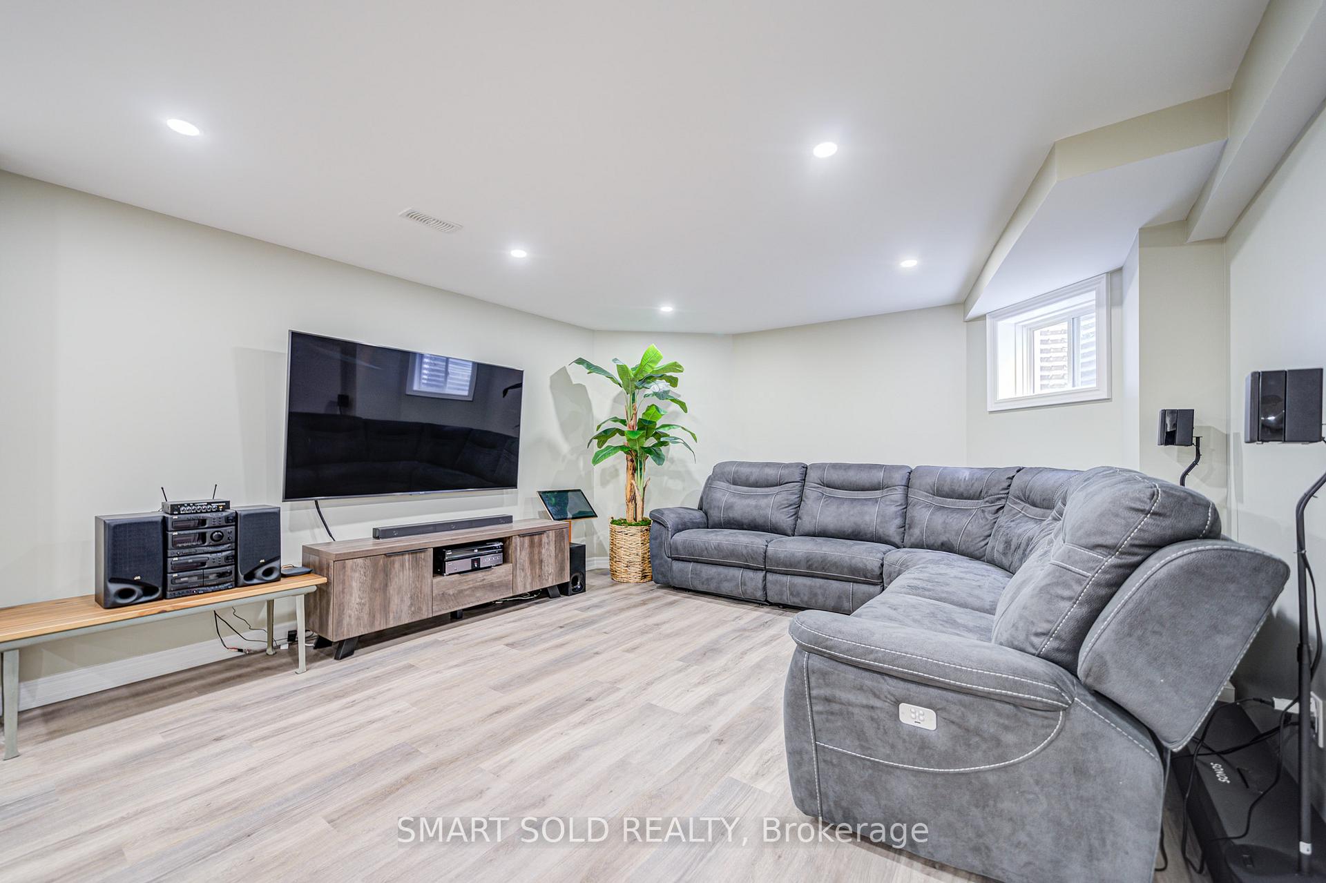 Photo 36 of 51 Houndsbrook Crescent, Markham, Markville — HOMEH
