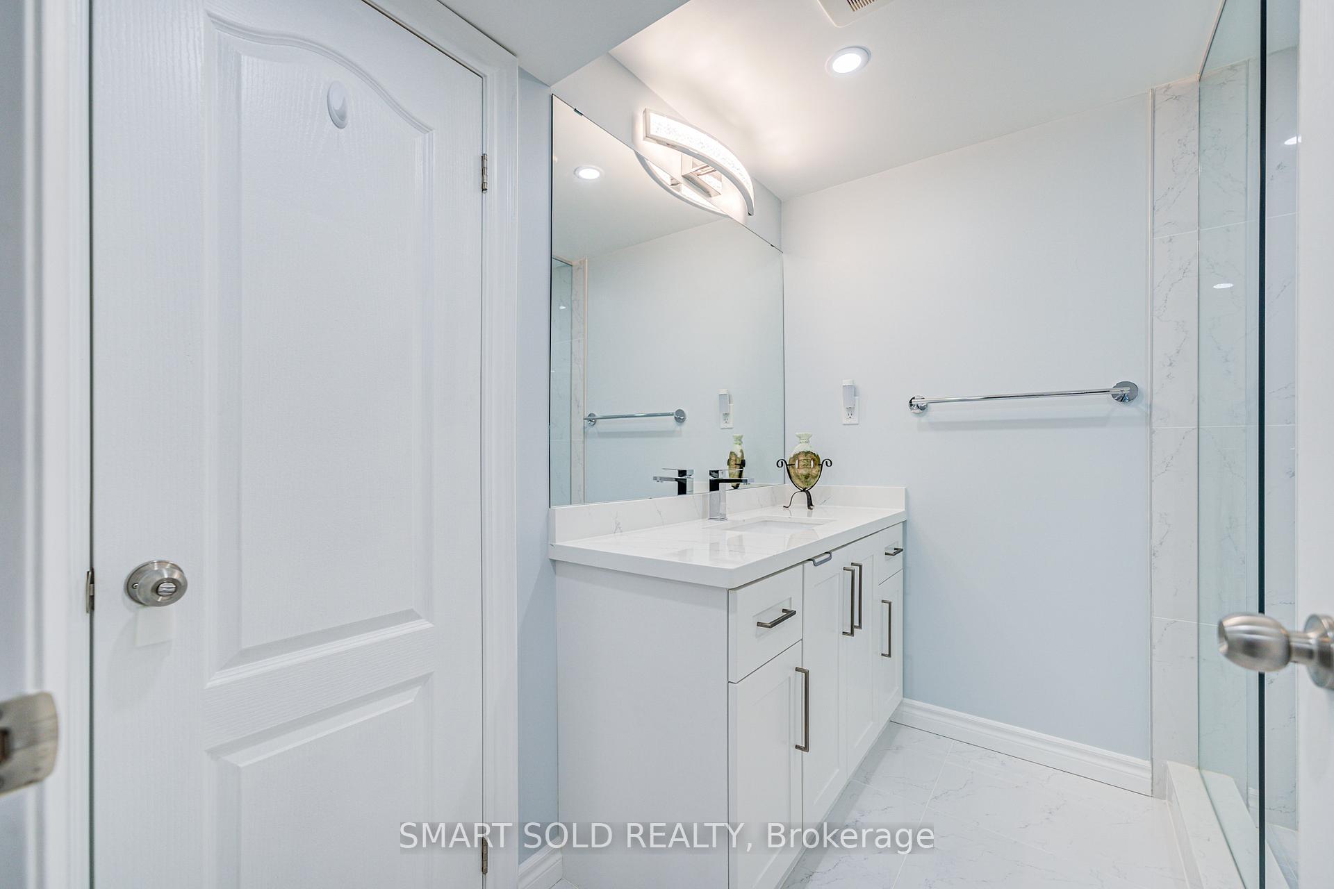 Photo 24 of 51 Houndsbrook Crescent, Markham, Markville — HOMEH