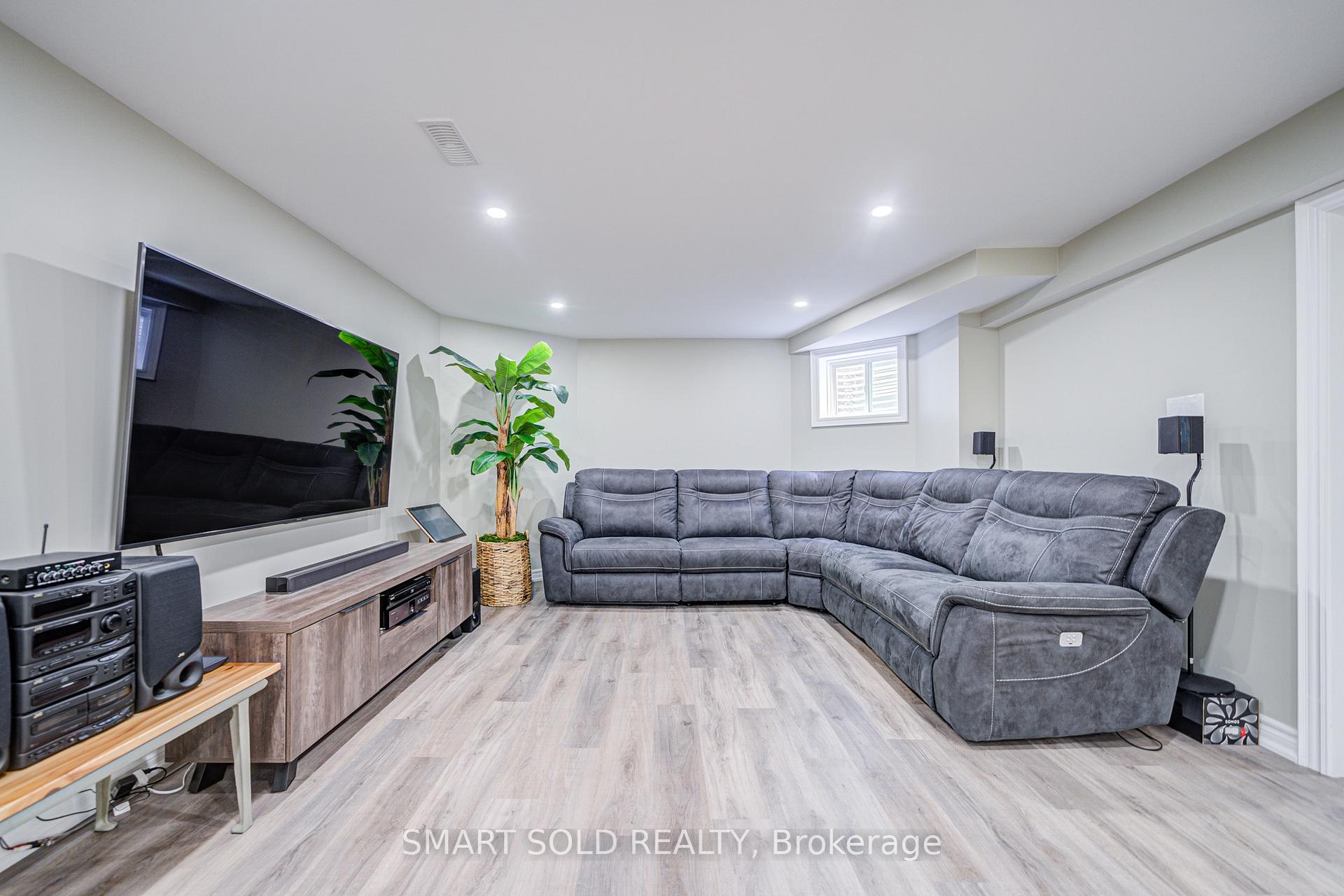Photo 38 of 51 Houndsbrook Crescent, Markham, Markville — HOMEH