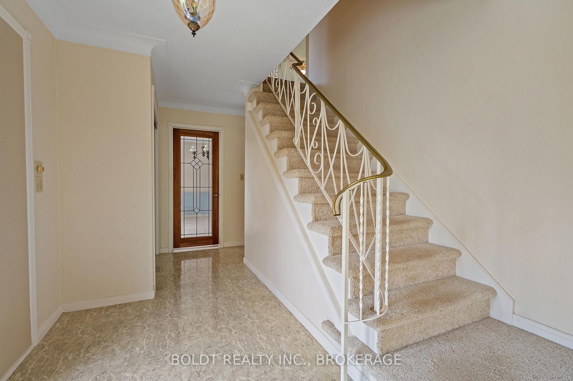 Photo 7 of 1842 Third Street, St. Catharines, Rural Fourth — HOMEH