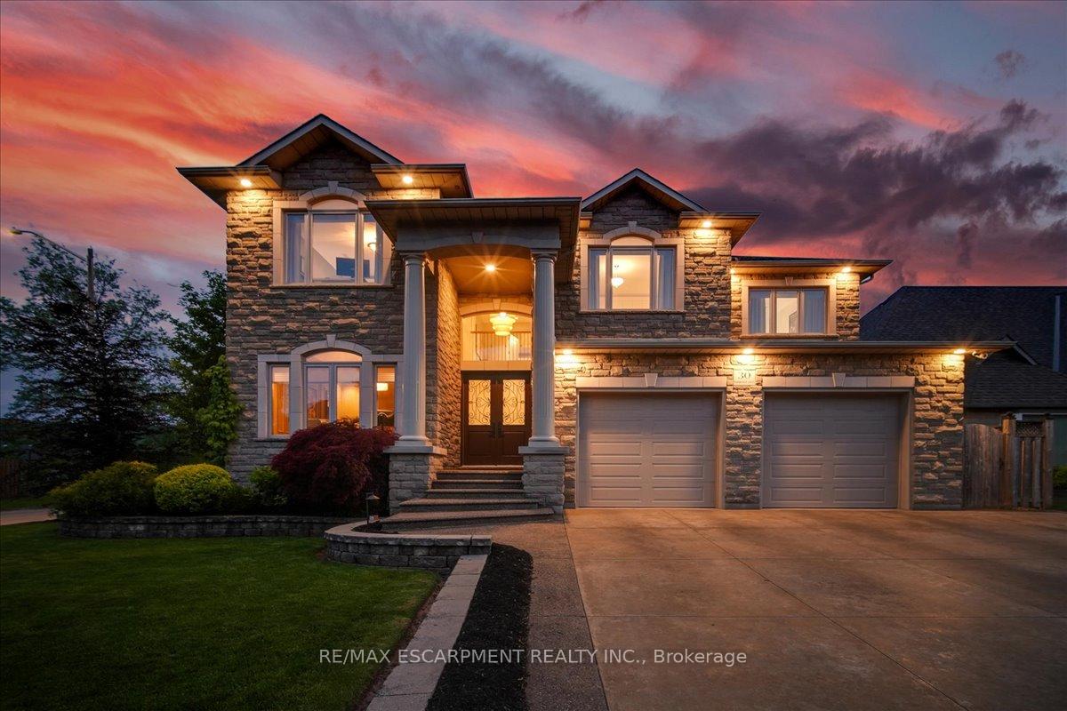 Photo 1 of 30 Parkmanor Drive, Hamilton, Stoney Creek — HOMEH