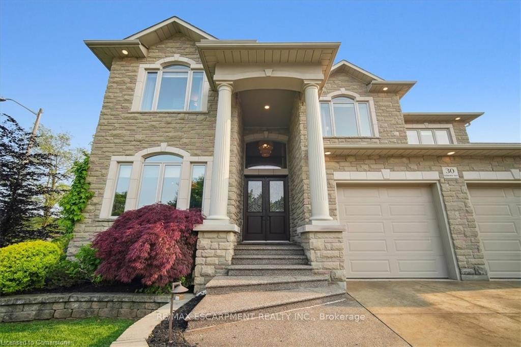 Photo 4 of 30 Parkmanor Drive, Hamilton, Stoney Creek — HOMEH