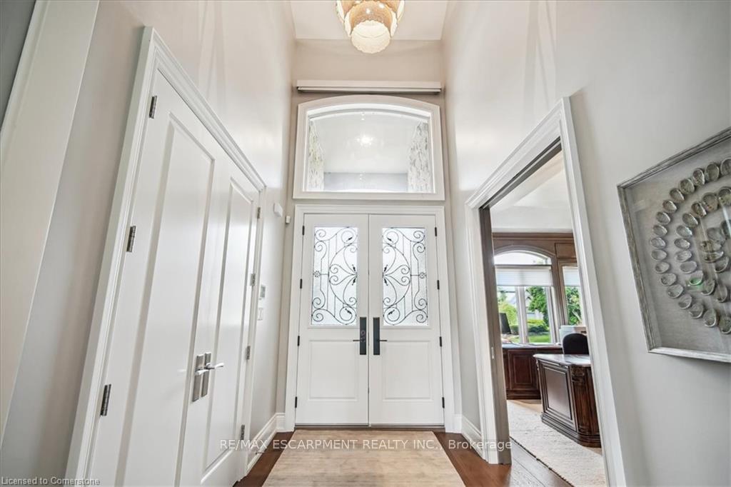 Photo 2 of 30 Parkmanor Drive, Hamilton, Stoney Creek — HOMEH