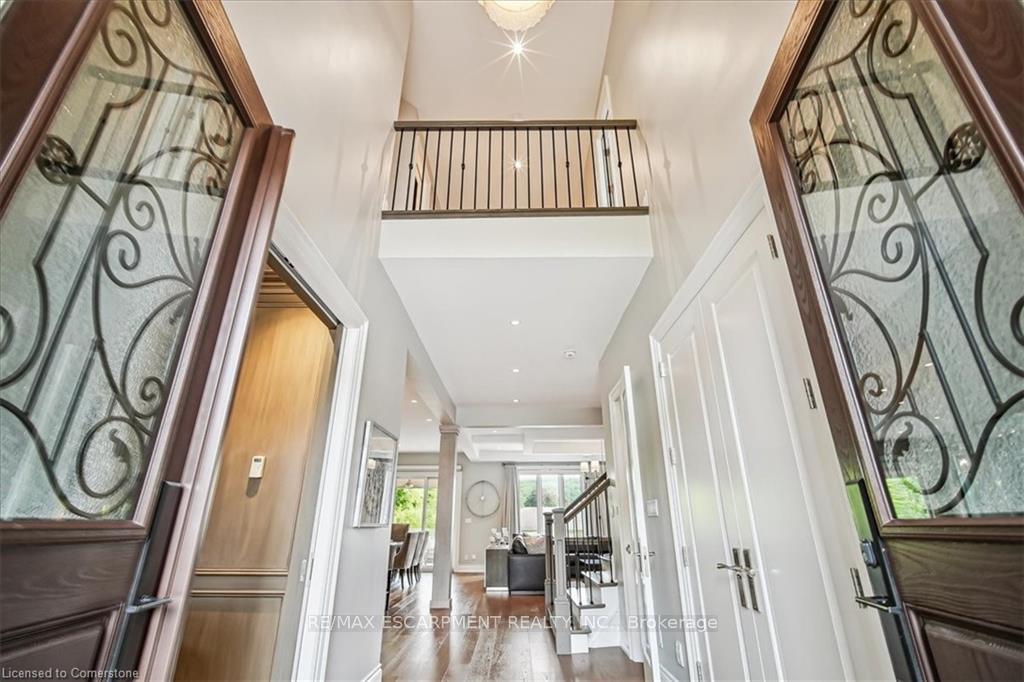 Photo 3 of 30 Parkmanor Drive, Hamilton, Stoney Creek — HOMEH
