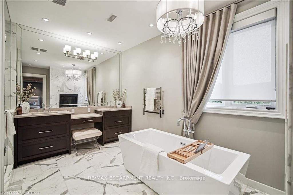 Photo 23 of 30 Parkmanor Drive, Hamilton, Stoney Creek — HOMEH