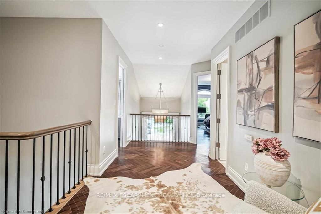 Photo 21 of 30 Parkmanor Drive, Hamilton, Stoney Creek — HOMEH