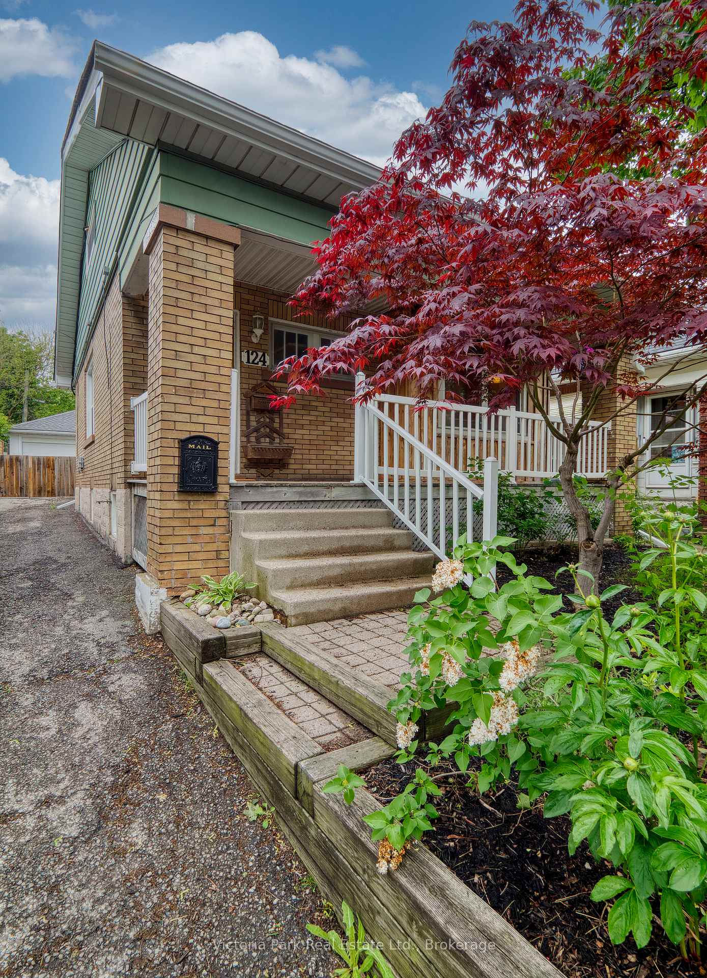 Photo 4 of 124 West Avenue, Kitchener, Victoria Park — HOMEH