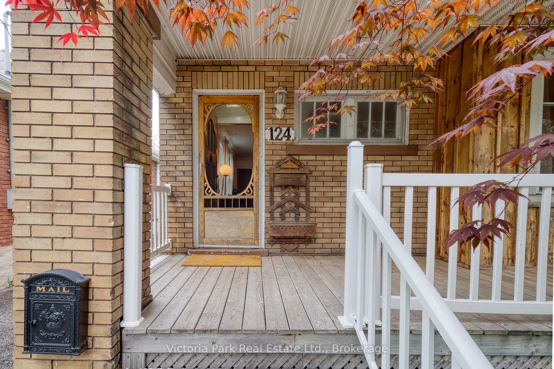 Photo 2 of 124 West Avenue, Kitchener, Victoria Park — HOMEH