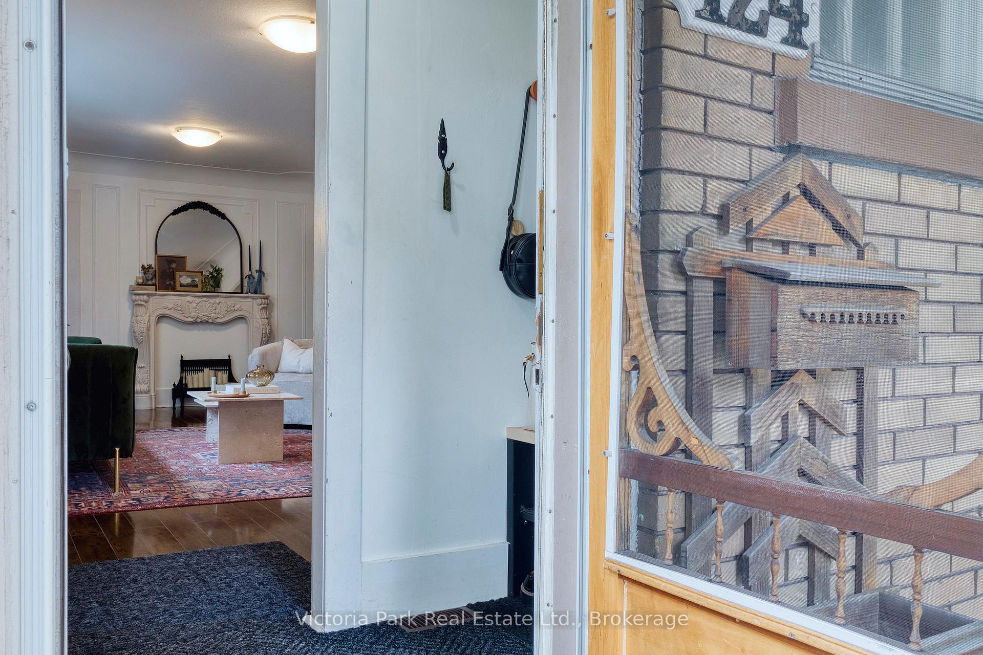 Photo 3 of 124 West Avenue, Kitchener, Victoria Park — HOMEH