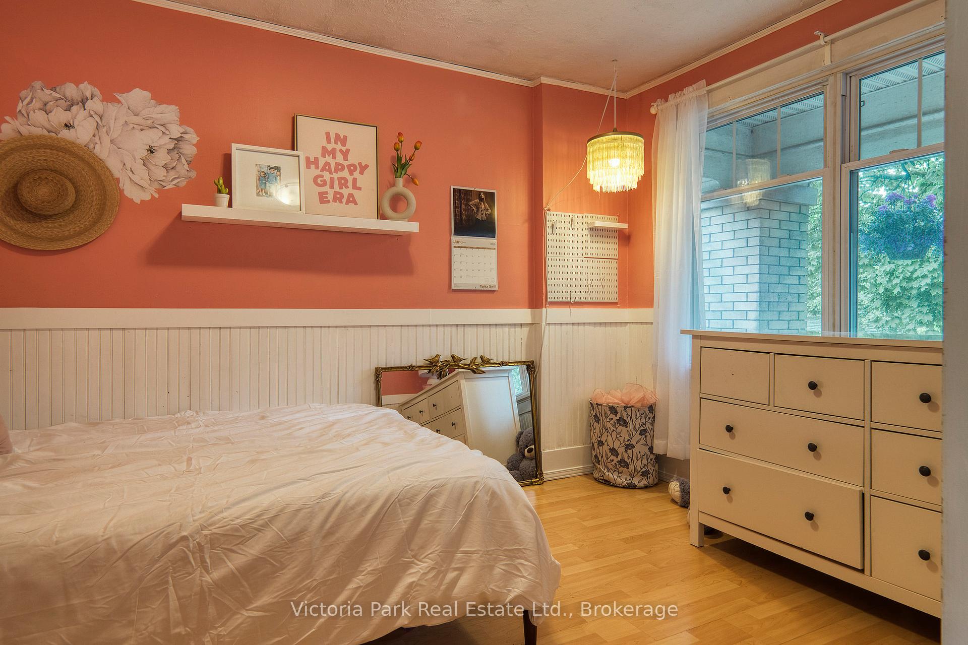 Photo 8 of 124 West Avenue, Kitchener, Victoria Park — HOMEH