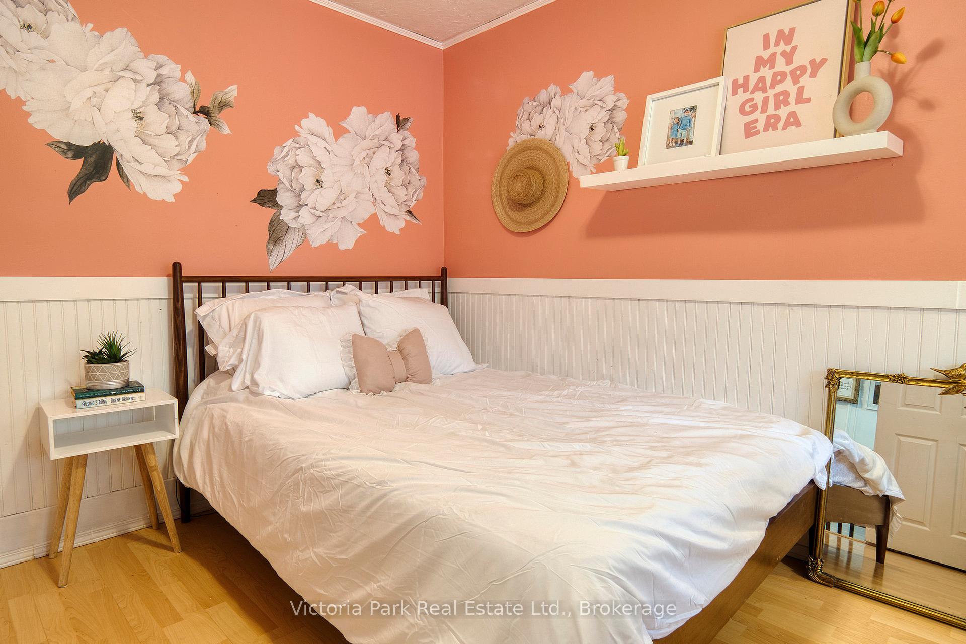 Photo 11 of 124 West Avenue, Kitchener, Victoria Park — HOMEH