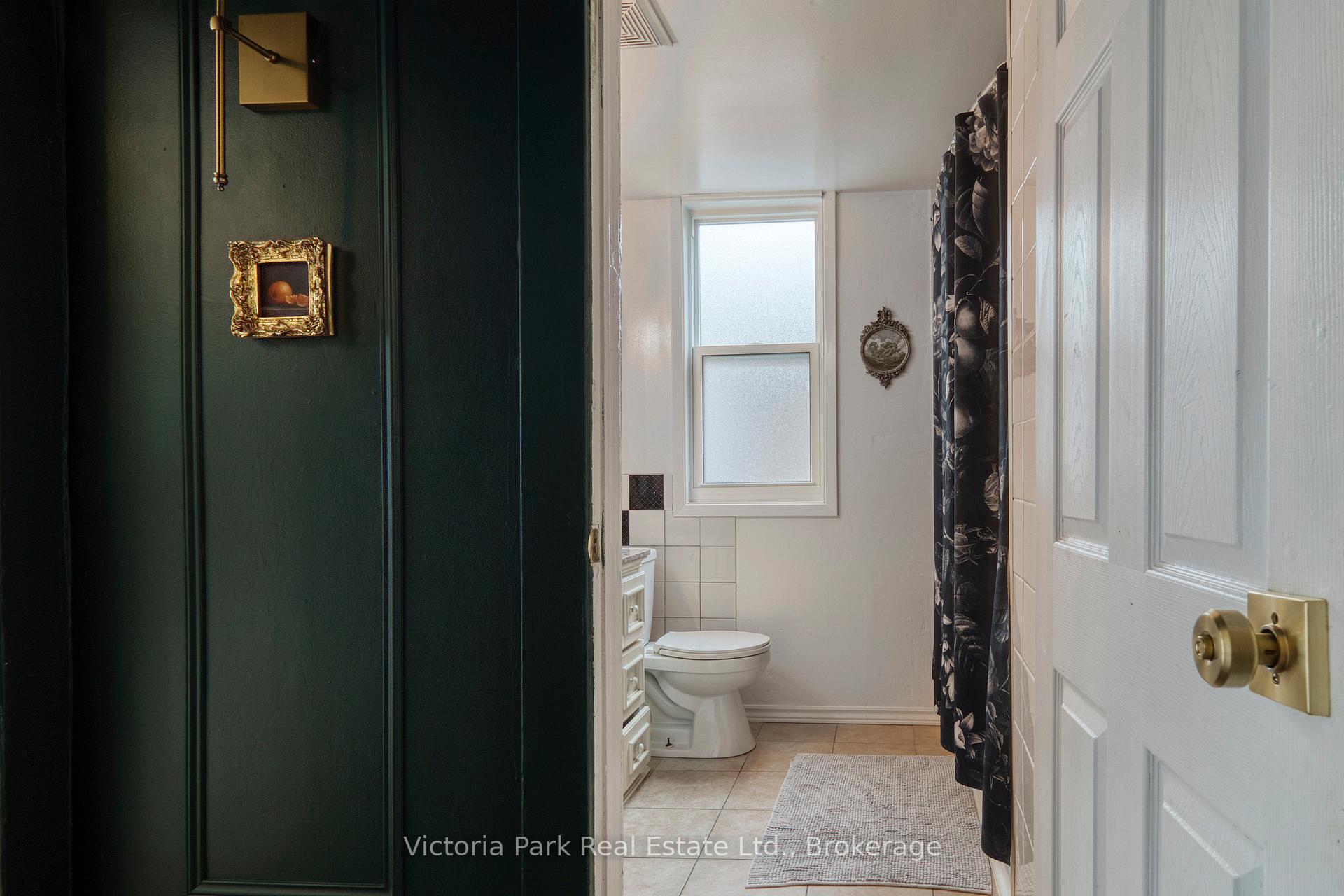 Photo 18 of 124 West Avenue, Kitchener, Victoria Park — HOMEH