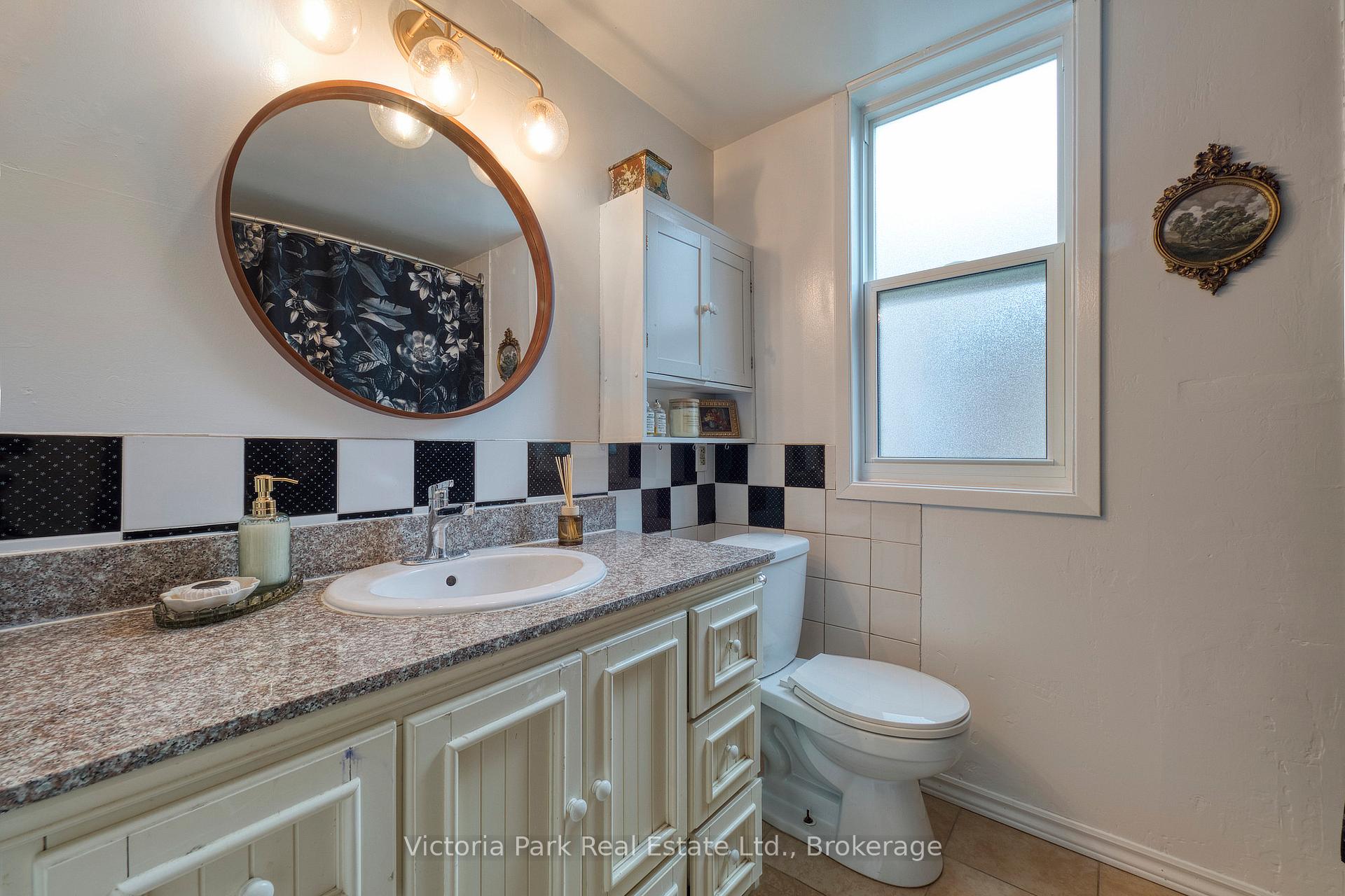 Photo 17 of 124 West Avenue, Kitchener, Victoria Park — HOMEH