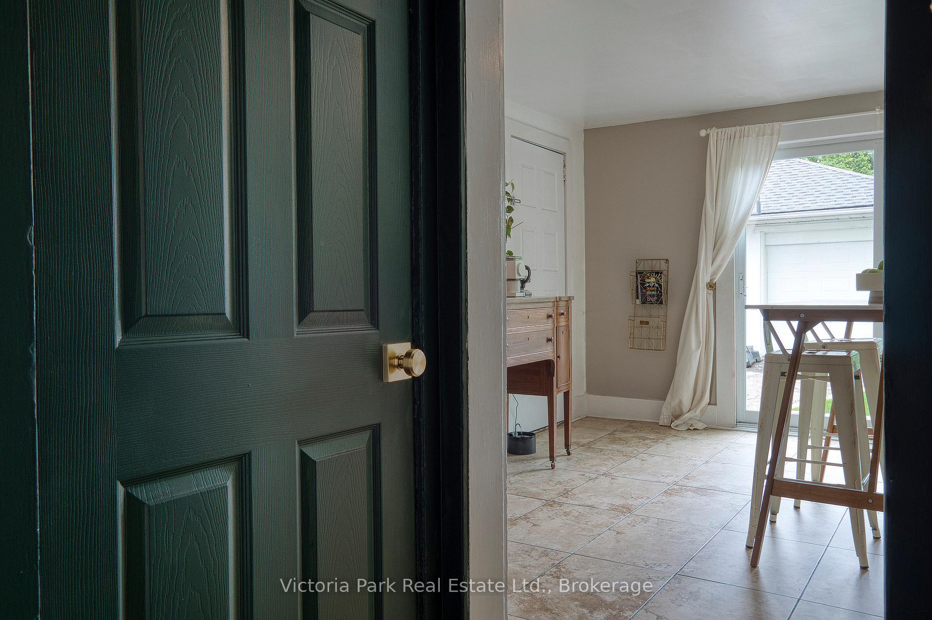 Photo 12 of 124 West Avenue, Kitchener, Victoria Park — HOMEH