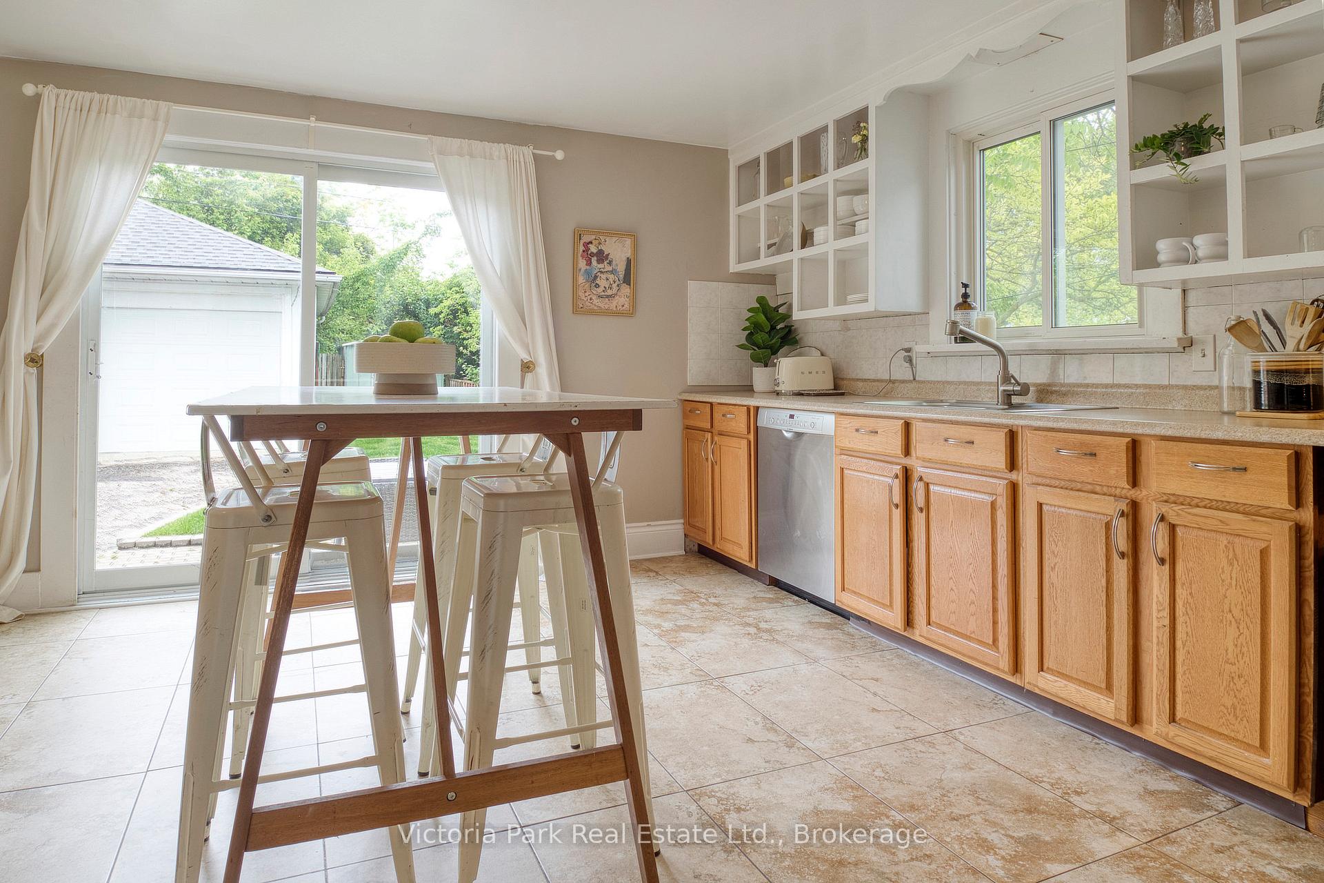 Photo 20 of 124 West Avenue, Kitchener, Victoria Park — HOMEH