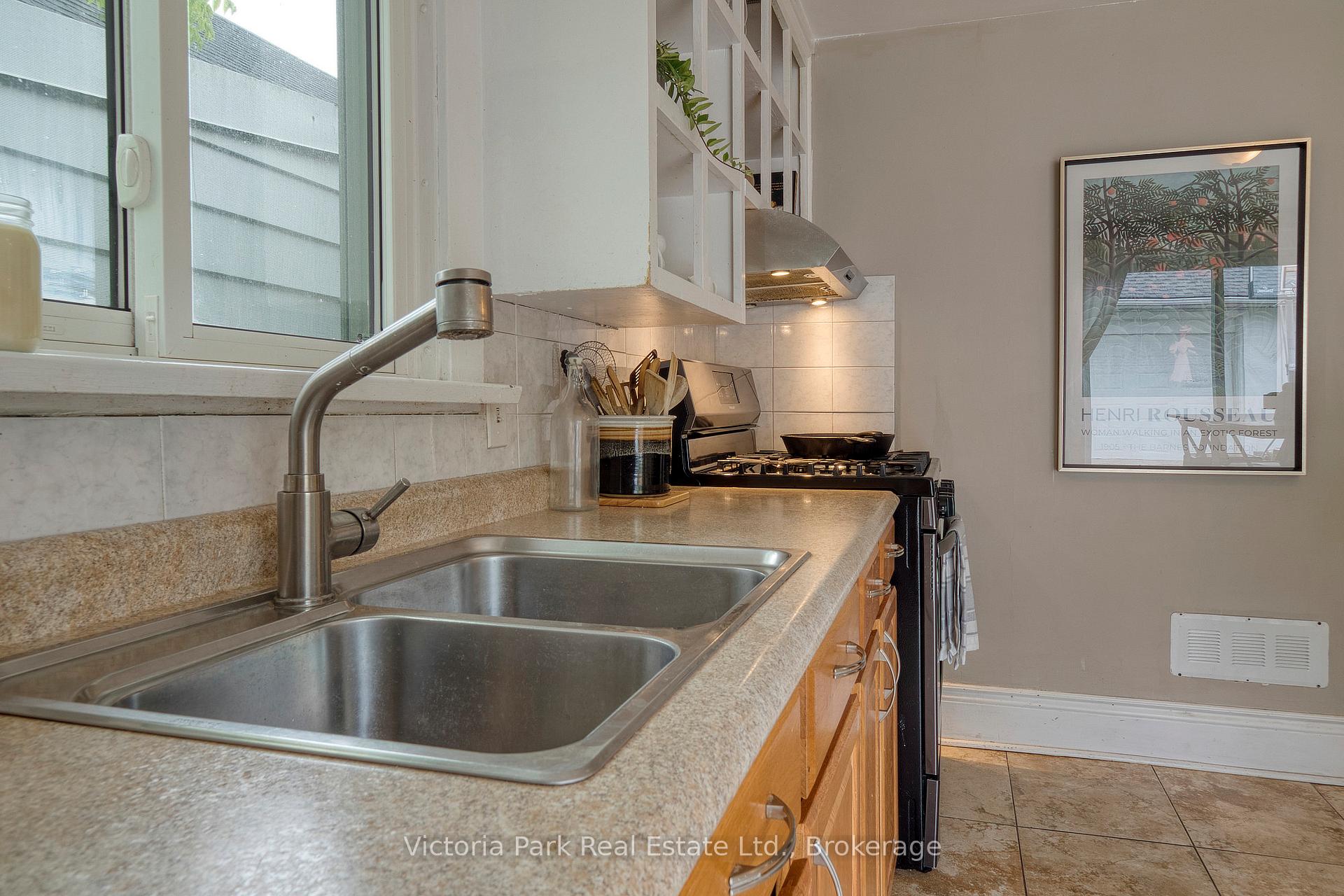 Photo 22 of 124 West Avenue, Kitchener, Victoria Park — HOMEH