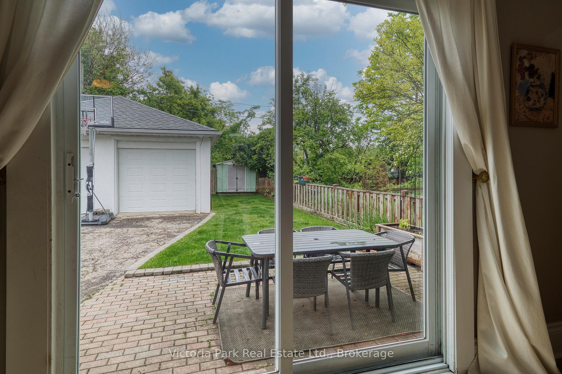 Photo 21 of 124 West Avenue, Kitchener, Victoria Park — HOMEH