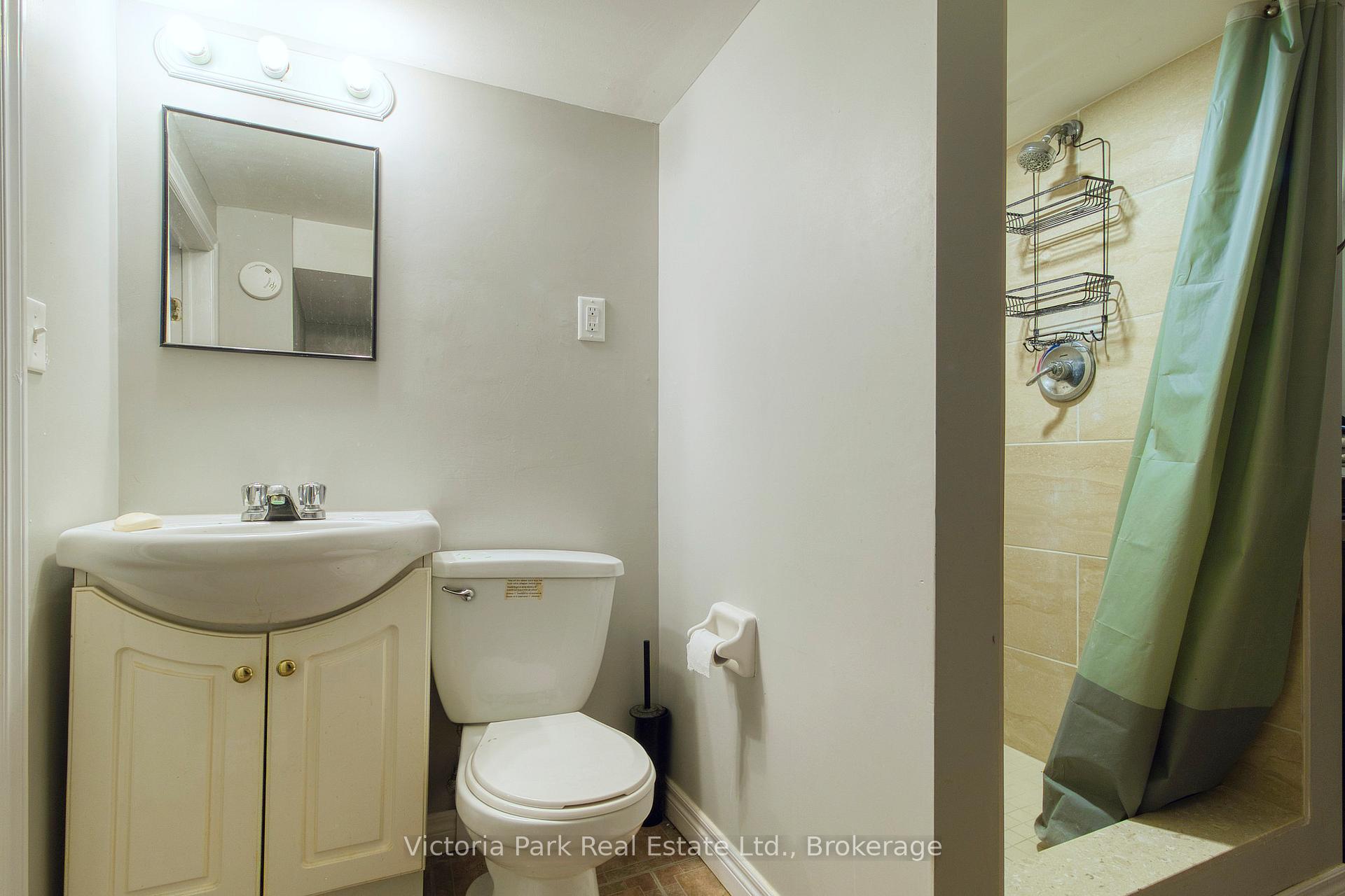 Photo 34 of 124 West Avenue, Kitchener, Victoria Park — HOMEH