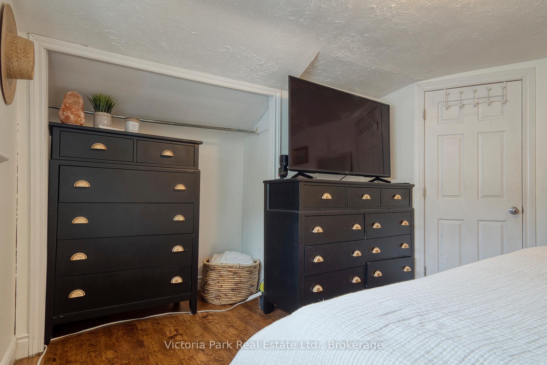 Photo 33 of 124 West Avenue, Kitchener, Victoria Park — HOMEH