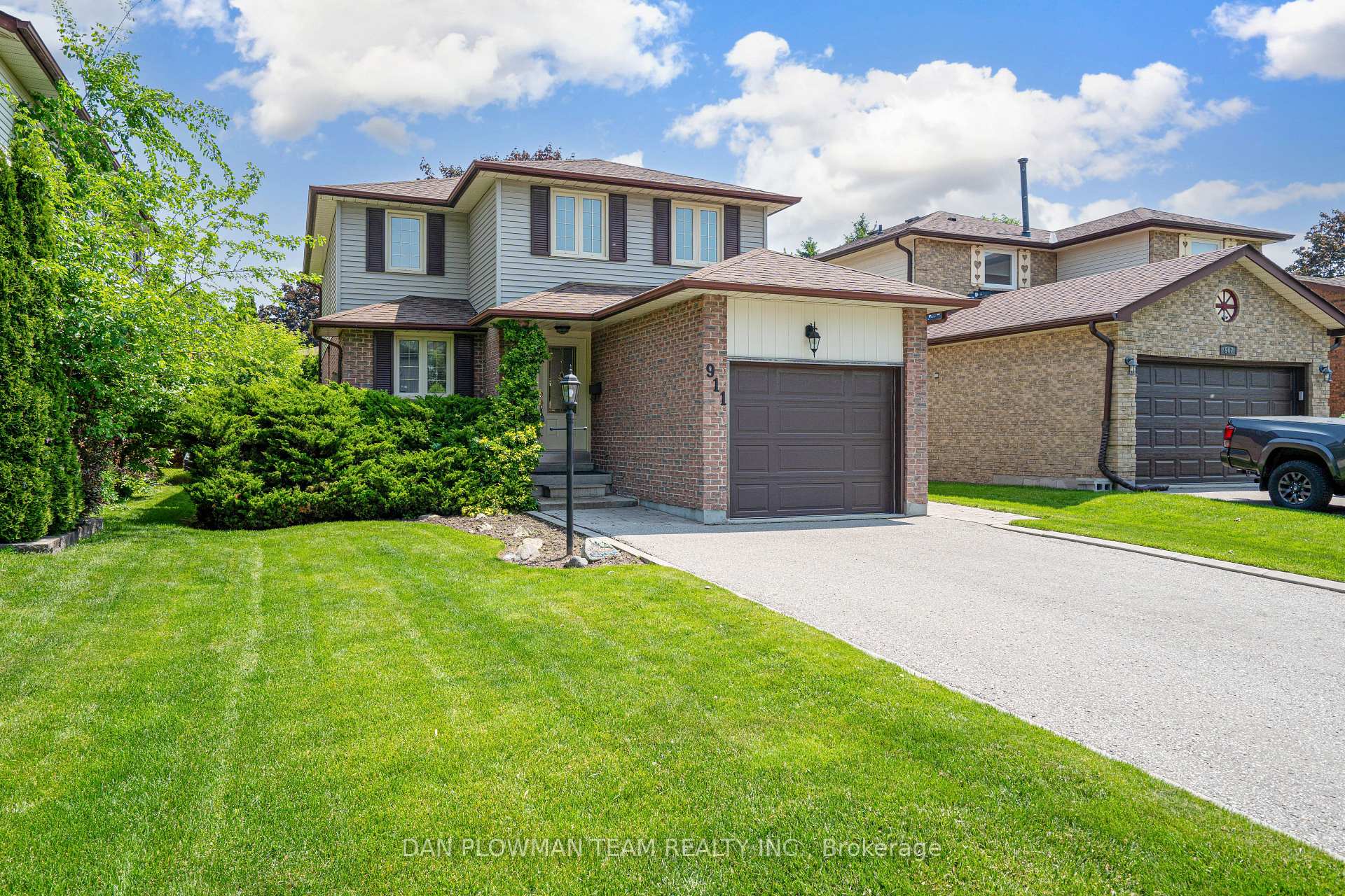 Photo 3 of 911 William Booth Crescent, Oshawa, Centennial — HOMEH