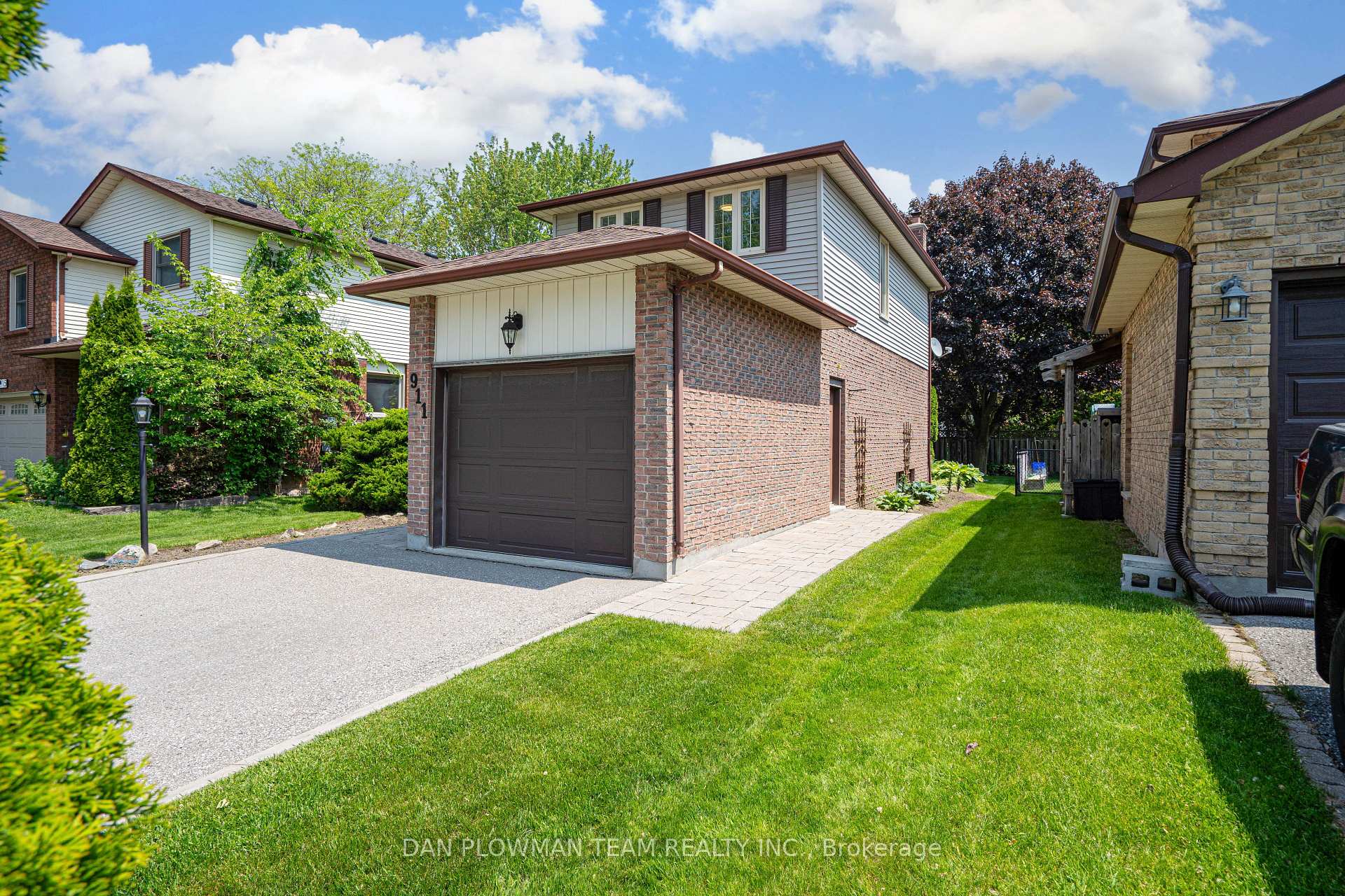 Photo 12 of 911 William Booth Crescent, Oshawa, Centennial — HOMEH