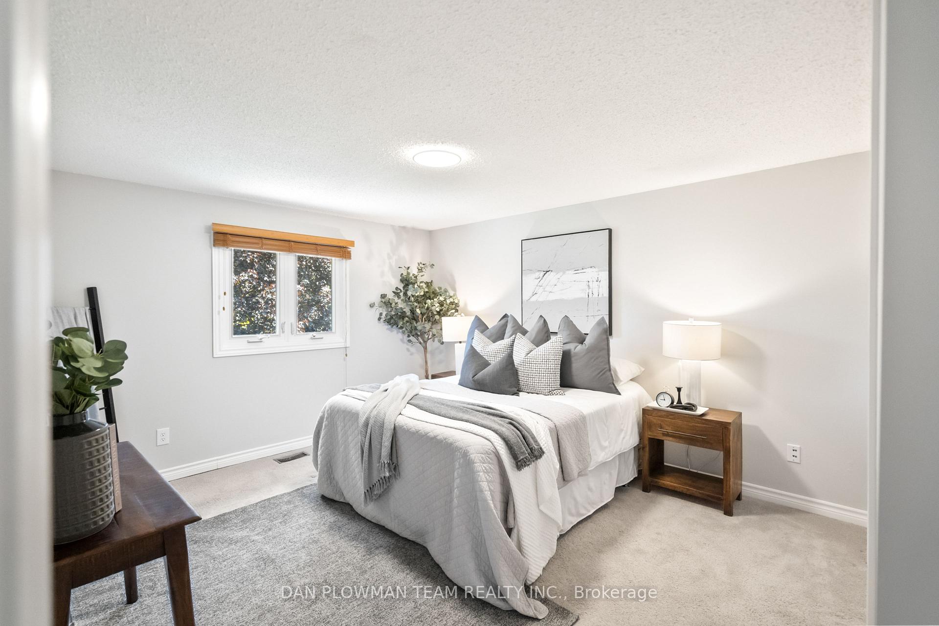 Photo 6 of 911 William Booth Crescent, Oshawa, Centennial — HOMEH