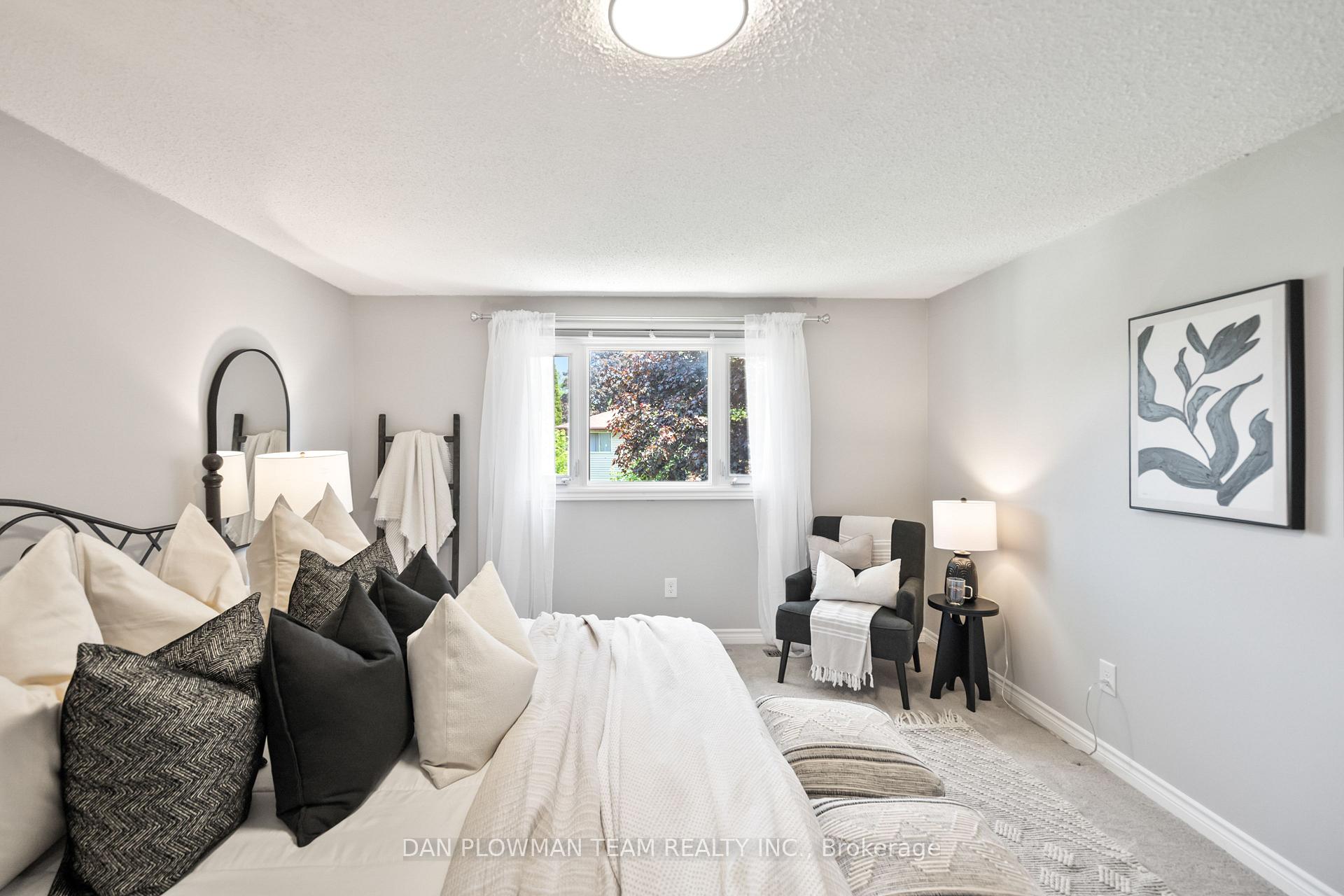 Photo 15 of 911 William Booth Crescent, Oshawa, Centennial — HOMEH