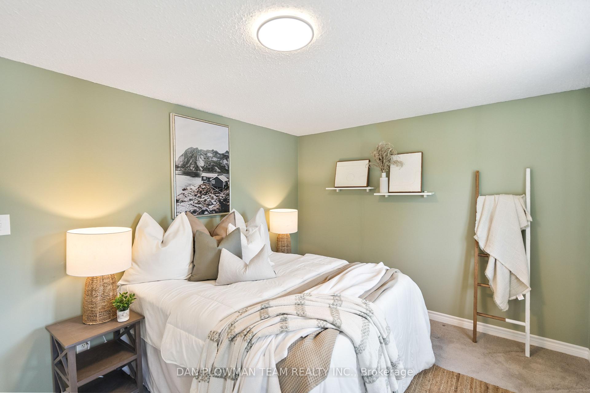 Photo 16 of 911 William Booth Crescent, Oshawa, Centennial — HOMEH
