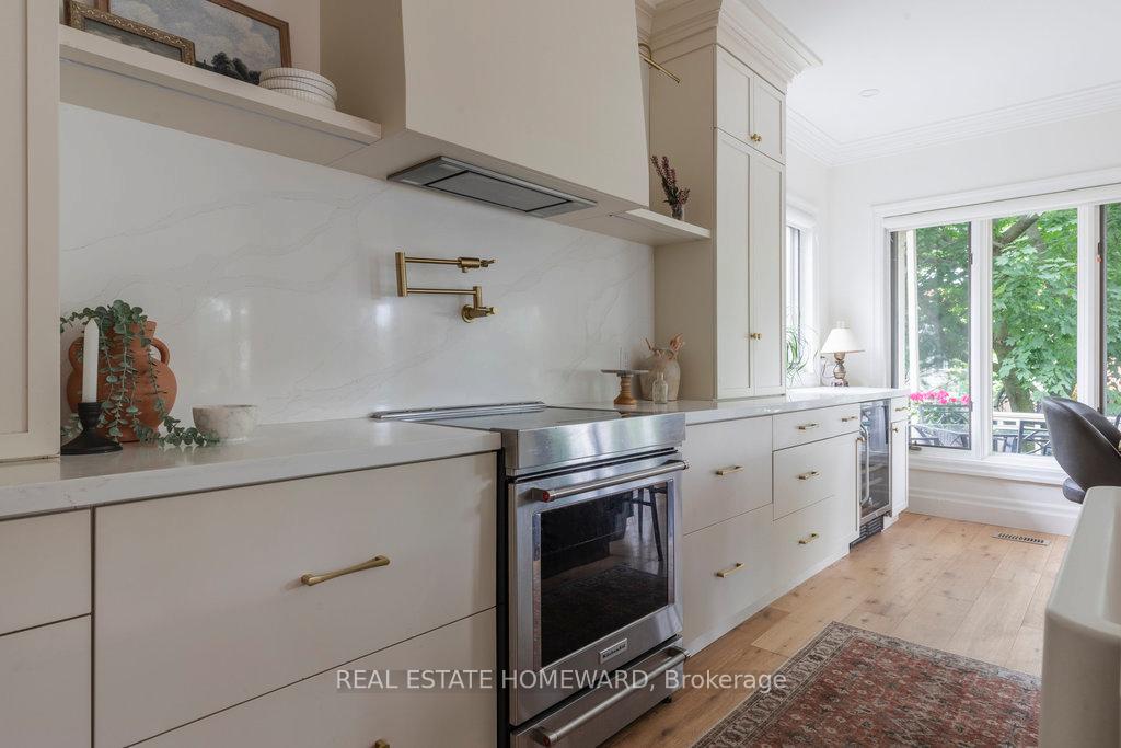 Photo 2 of 50 Hyde Park Avenue, Hamilton, Kirkendall — HOMEH