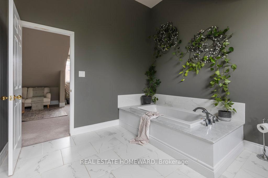 Photo 30 of 50 Hyde Park Avenue, Hamilton, Kirkendall — HOMEH