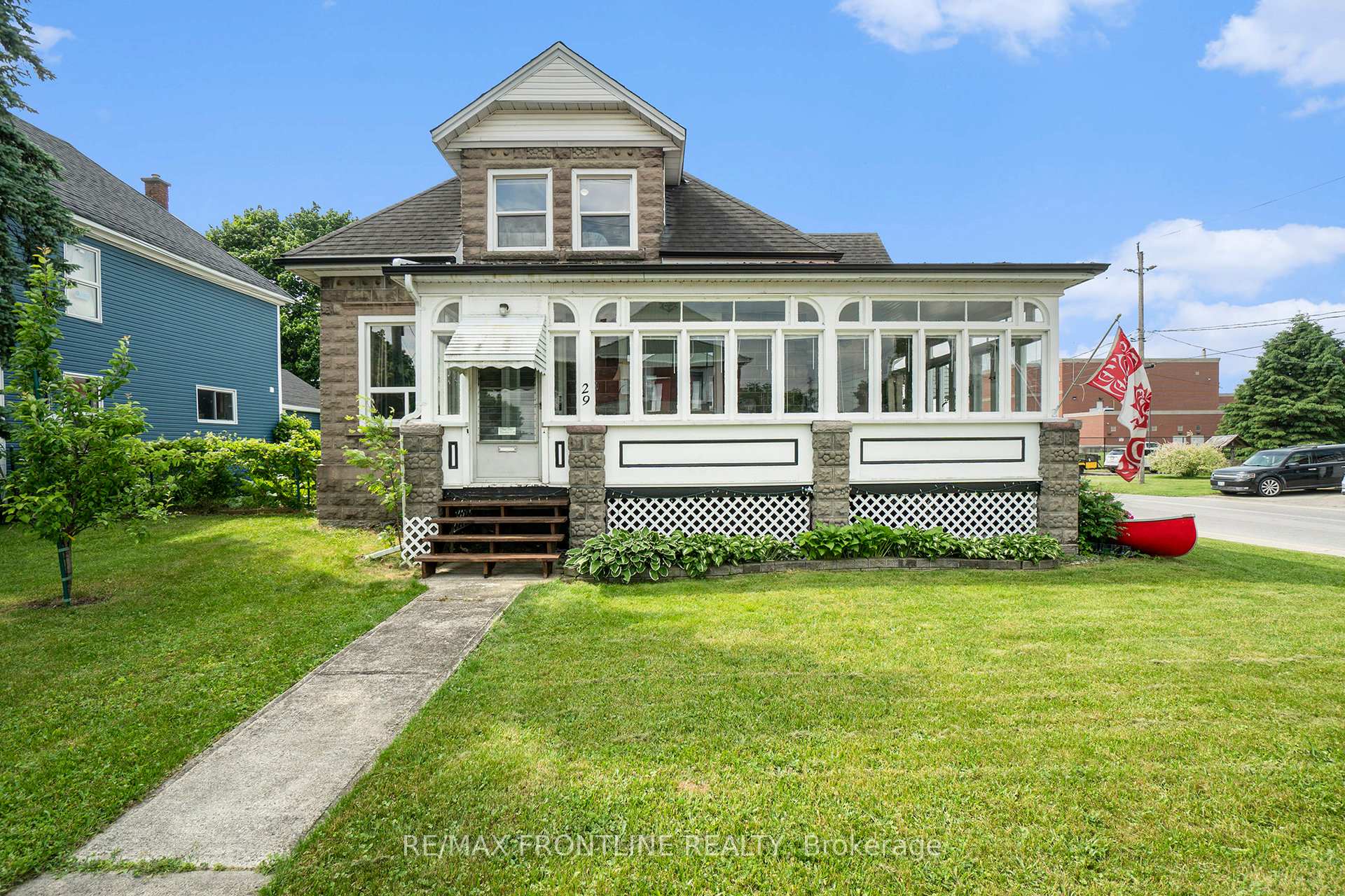 Photo 1 of 29 Strathcona Street, Smiths Falls — HOMEH