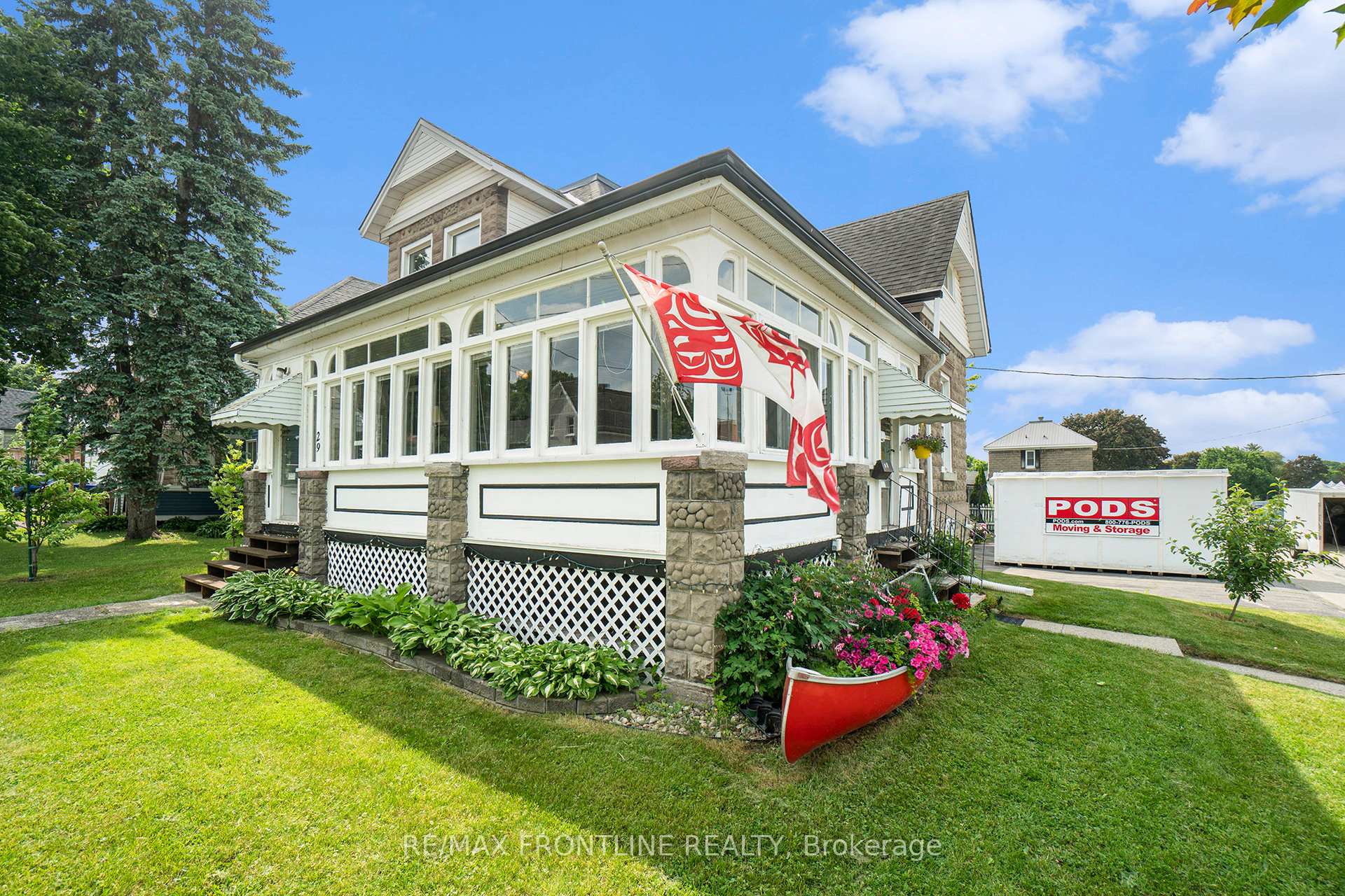 Photo 2 of 29 Strathcona Street, Smiths Falls — HOMEH