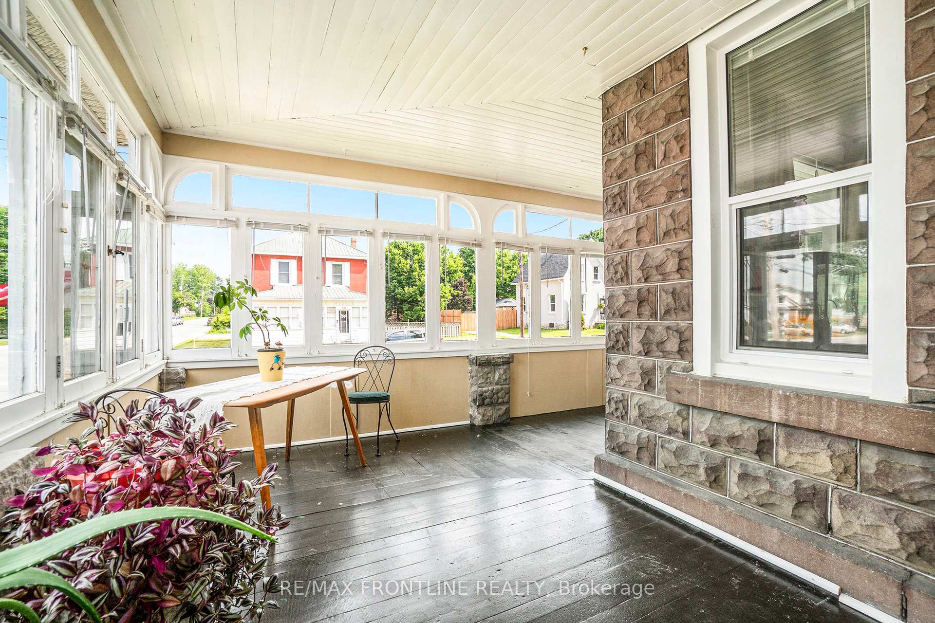 Photo 3 of 29 Strathcona Street, Smiths Falls — HOMEH